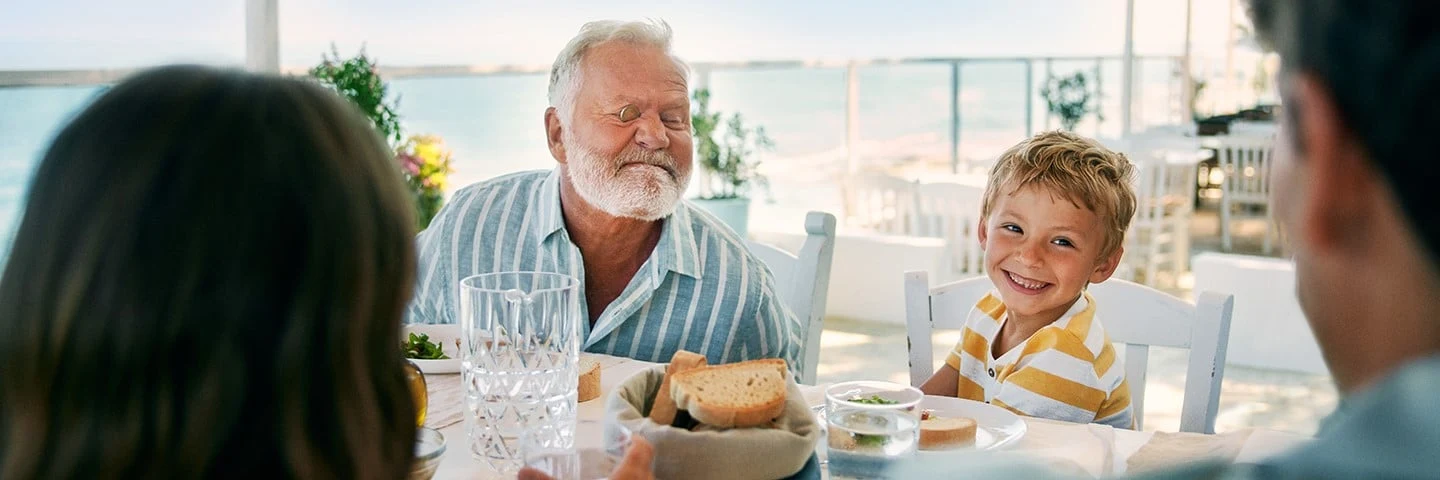 vakantie voor kinderen en grootvader