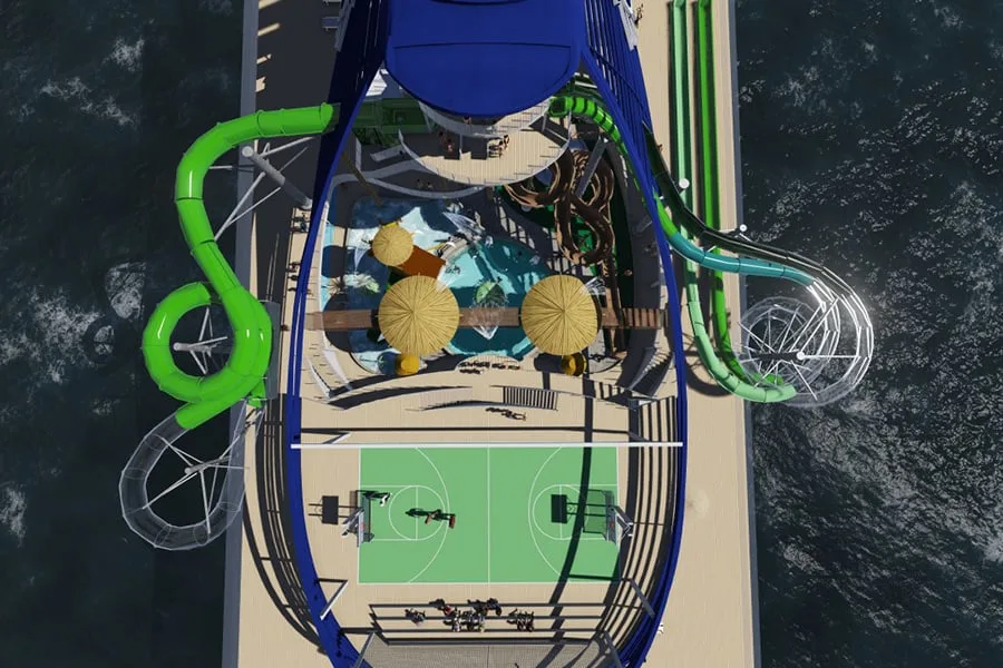 Övredäck ovanifrån med vattenrutschbanor och bollplan 