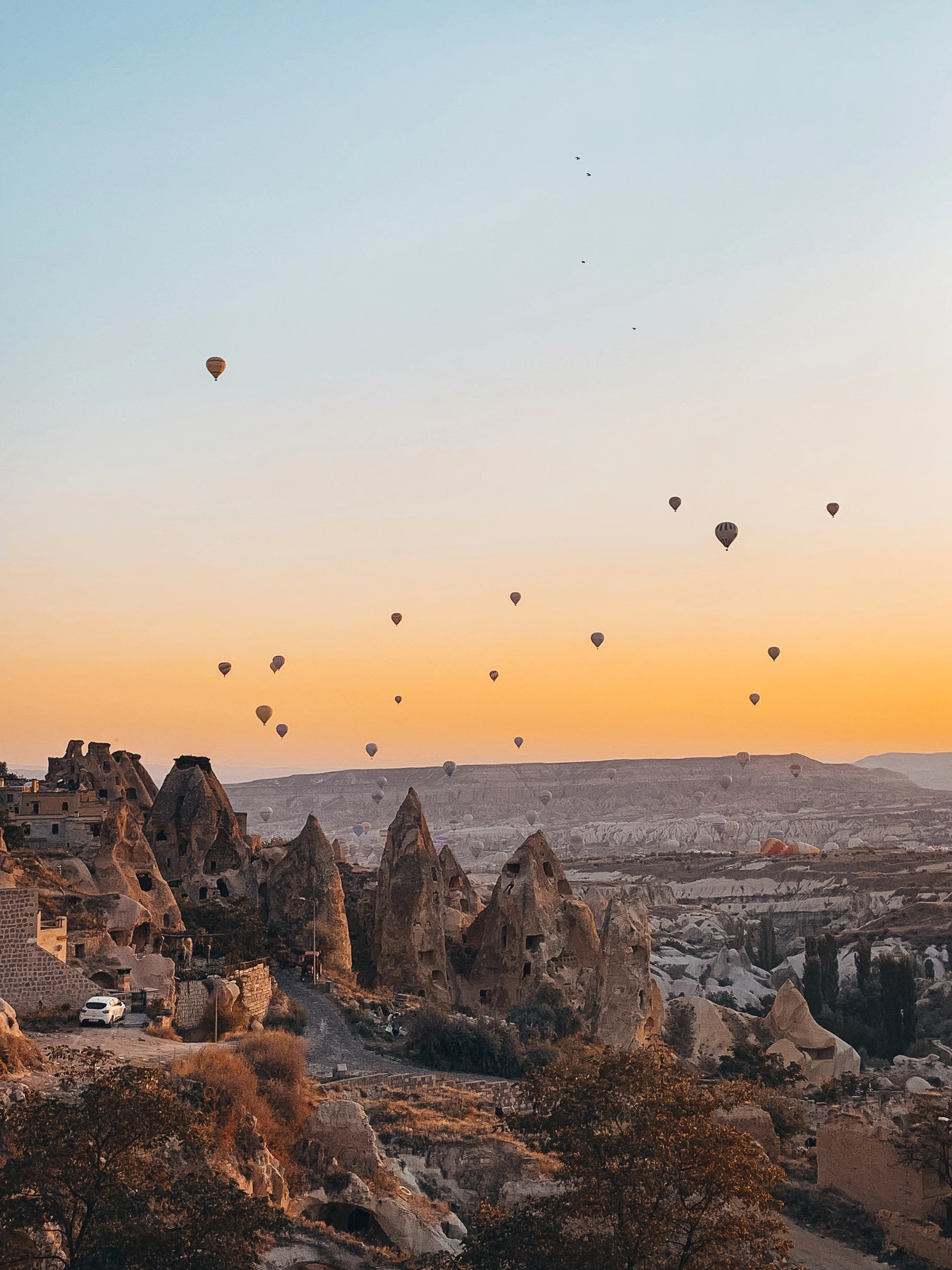 Luftballonger i solnedgången