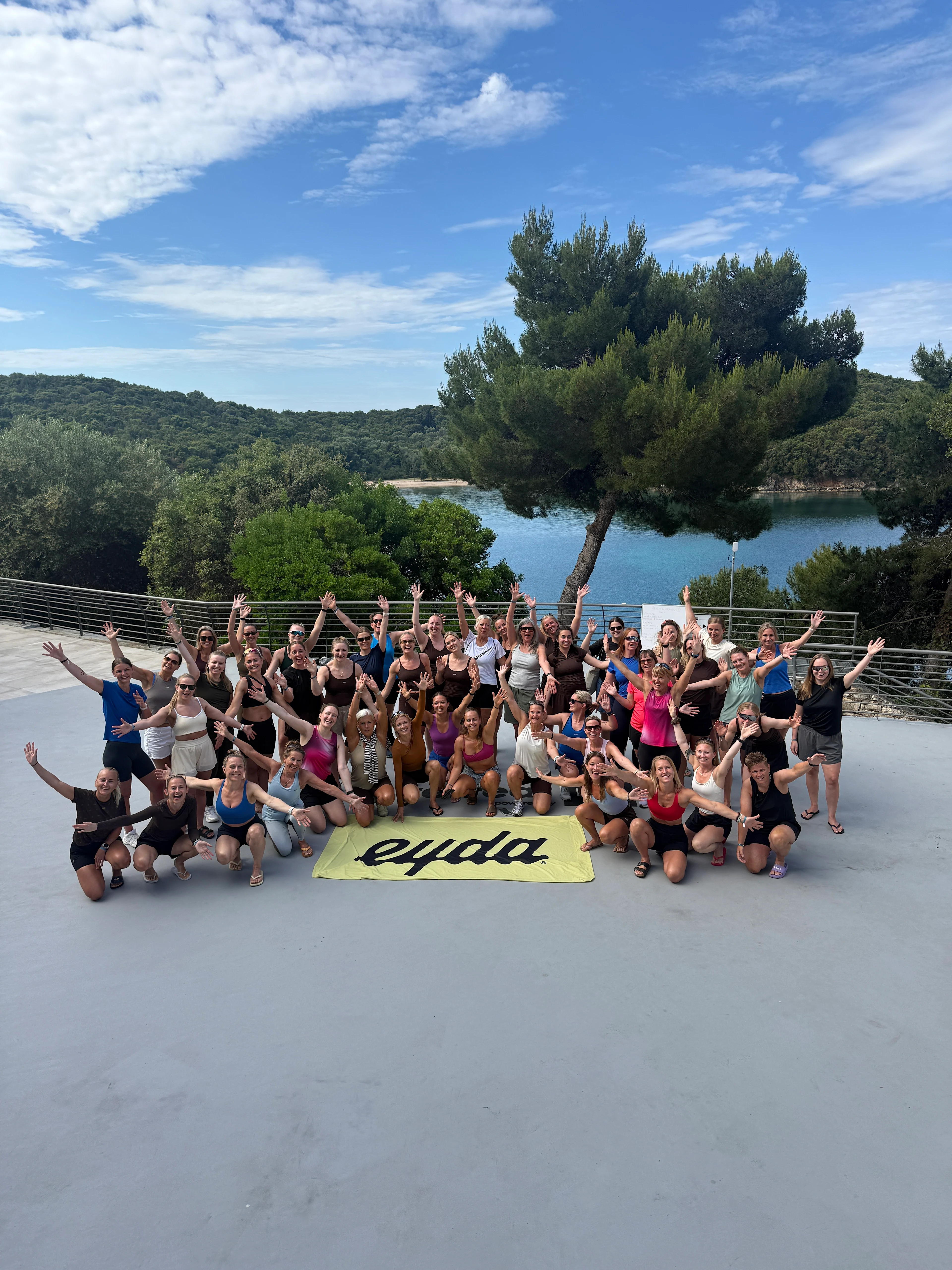 Deltakere på EYDAs treningsreise til Sivota Retreat – powered by Playitas