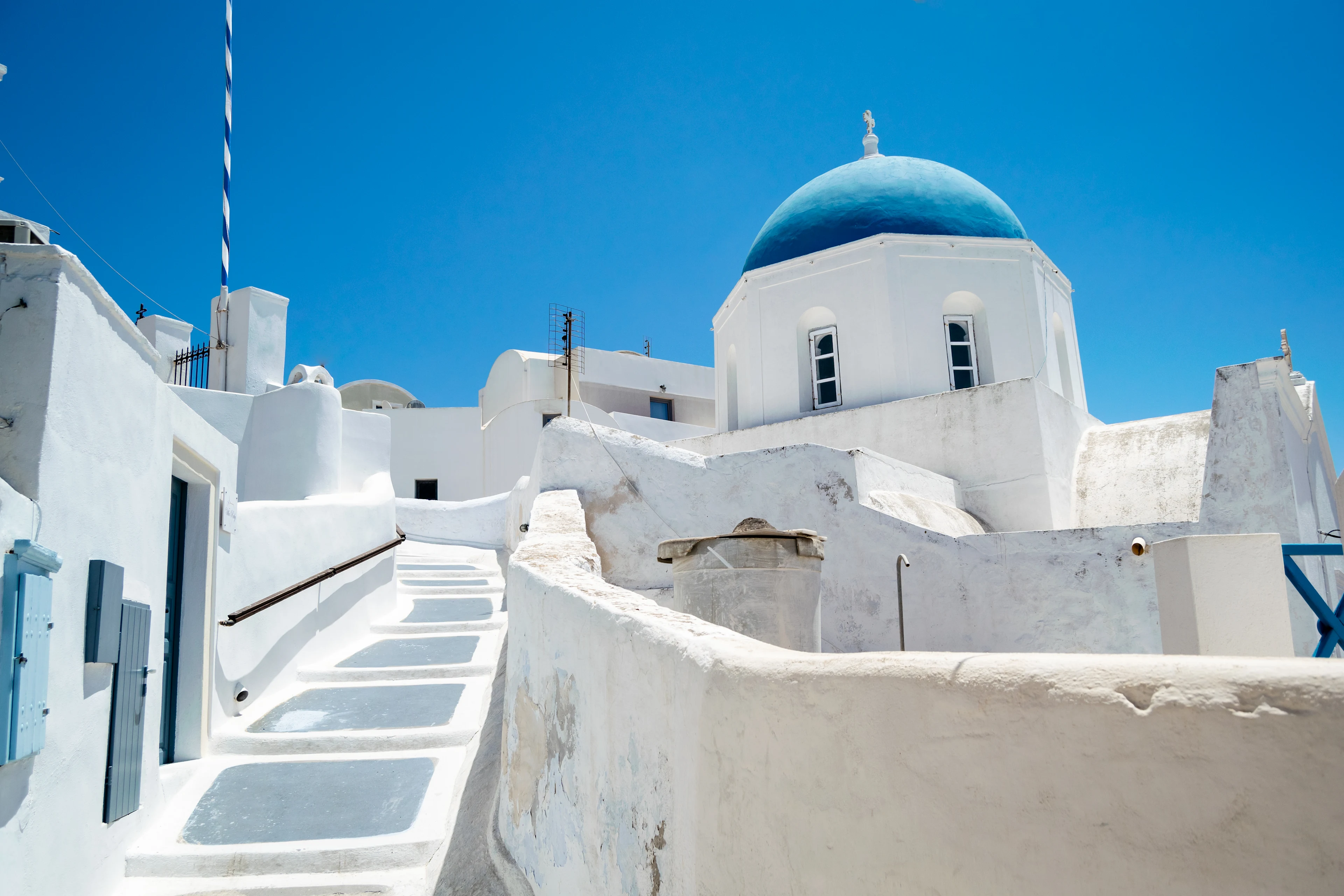 En af de mange blå kupler i Megalochori