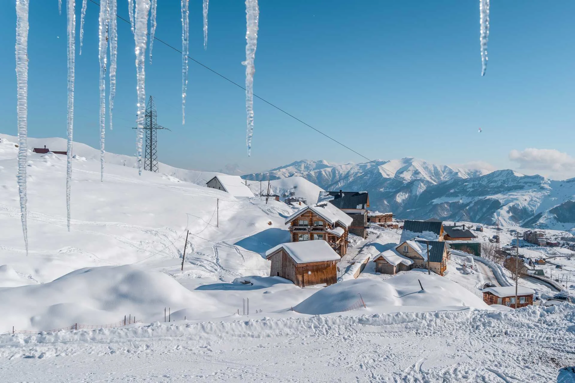 Vinterdekkede hytter i Gudauri, Georgia