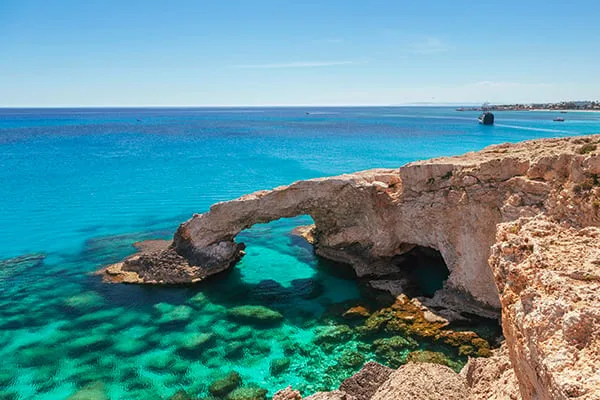 Vacker utsikt vid Cape Greco på Cypern