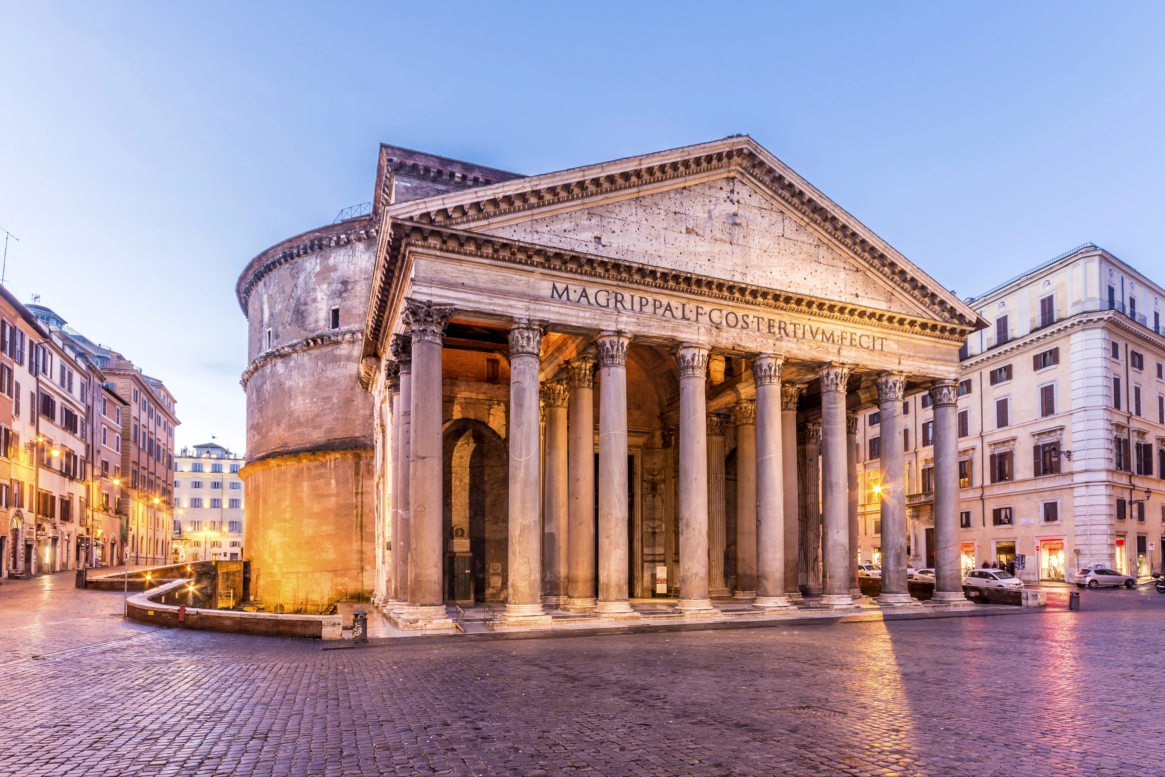 Kvällsvy över Pantheon i Rom