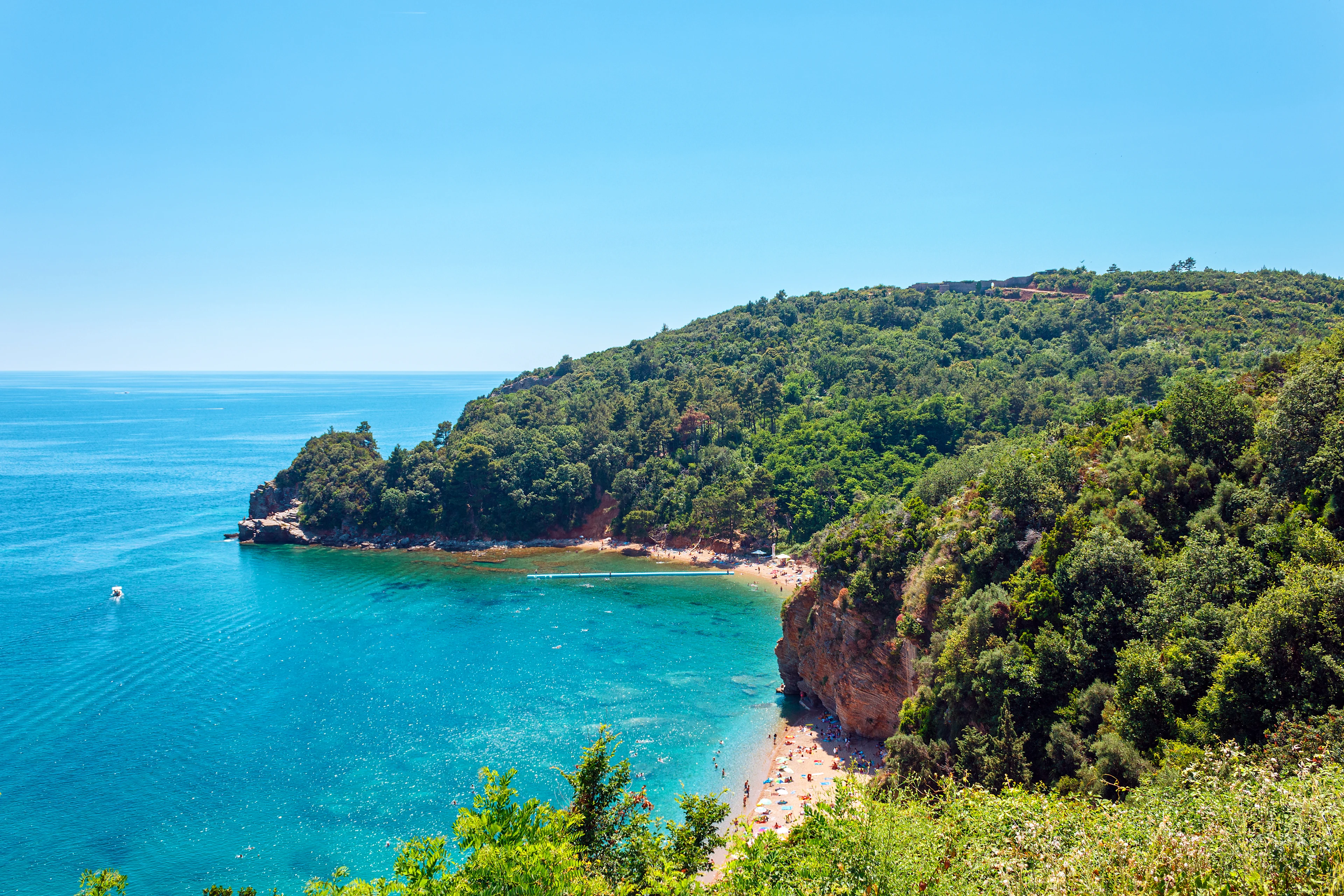 Foto över den vackra stranden Mogren beach i Montenegro