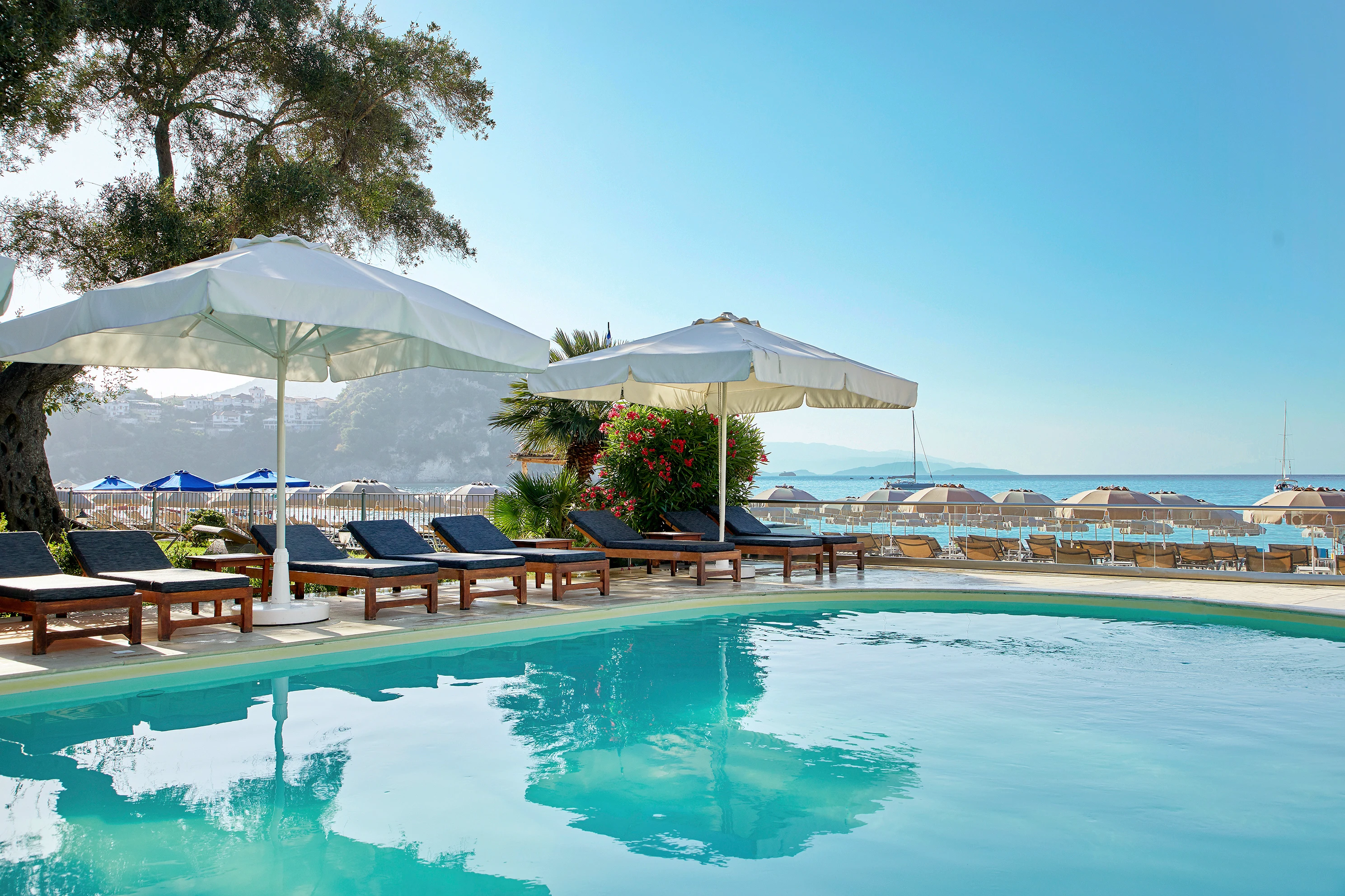 Uitzicht op het hotelgebied vanaf het strand van Parga