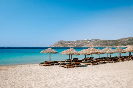 Vacker sandstrand på Mykonos