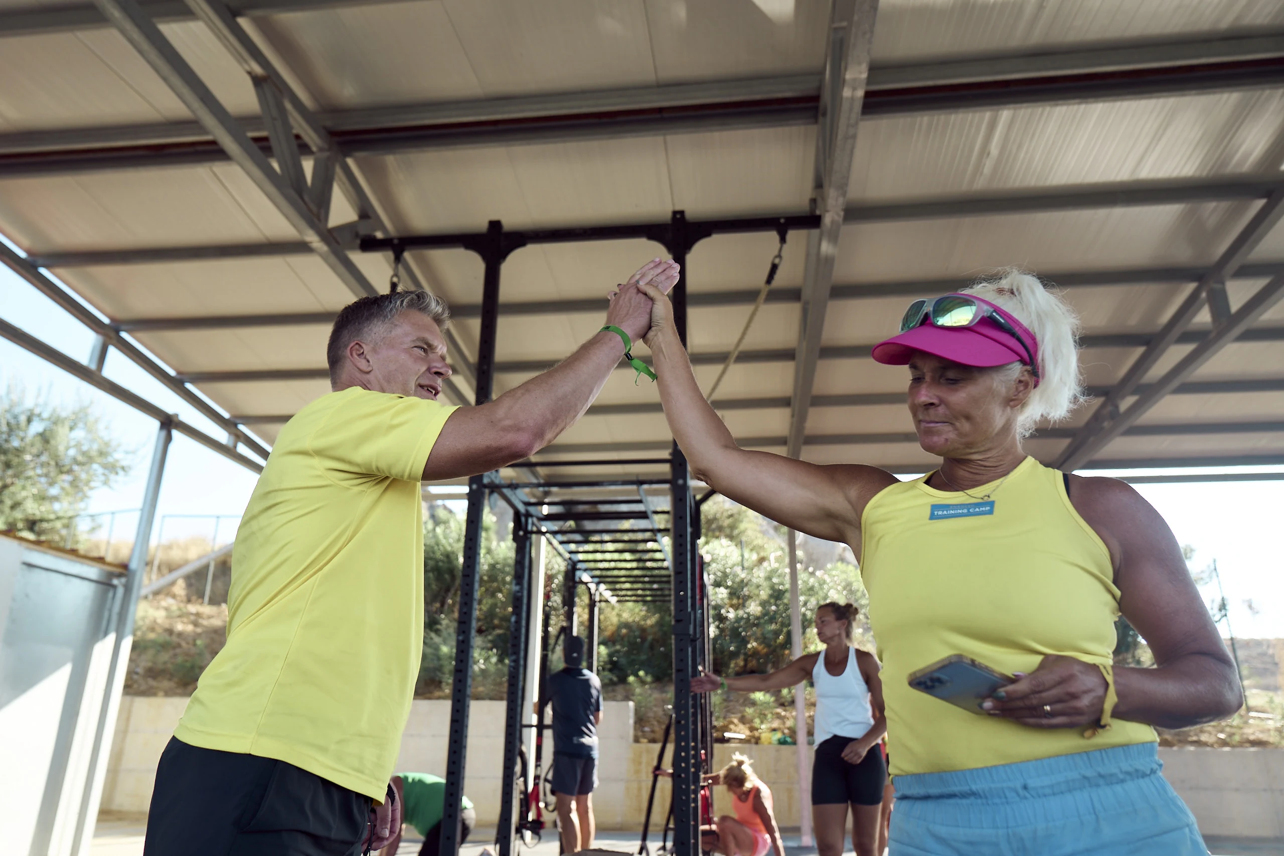 Petra från Swedish Training Camp ger en high five