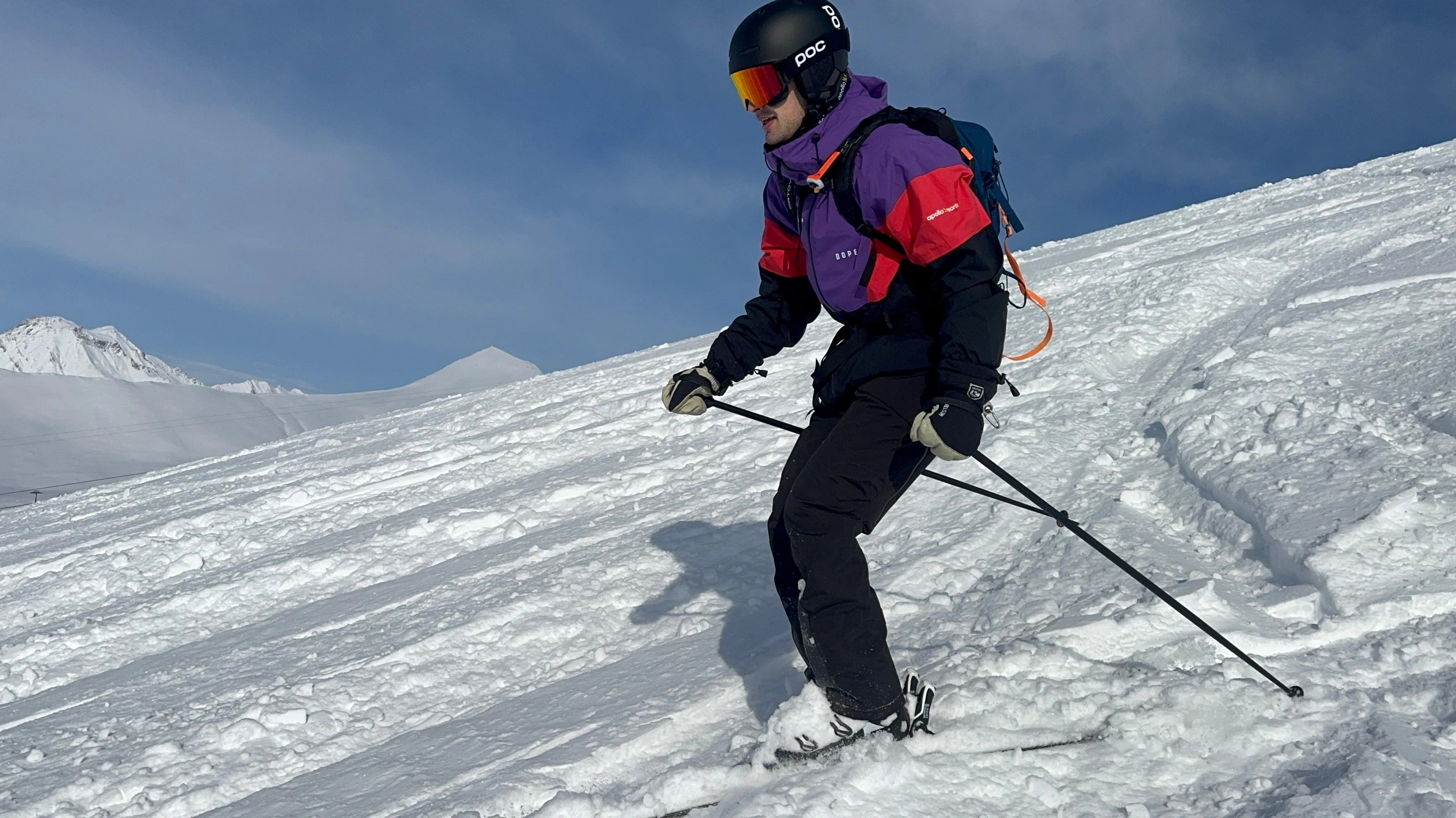 Skidåkare i backen i Gudauri