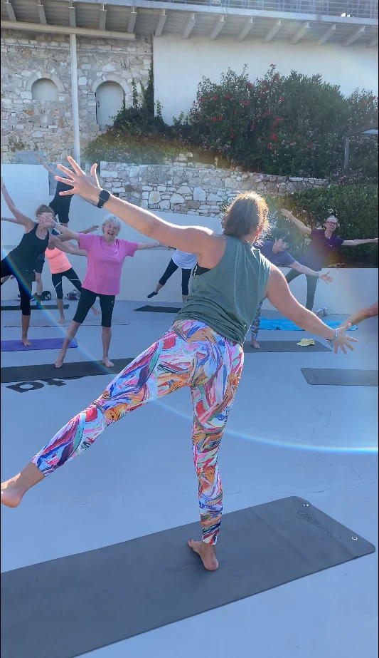 Yoga pose på en yogamatte