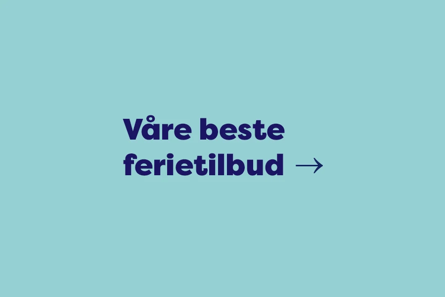 Våre beste ferietilbud, står det på en turkis plate