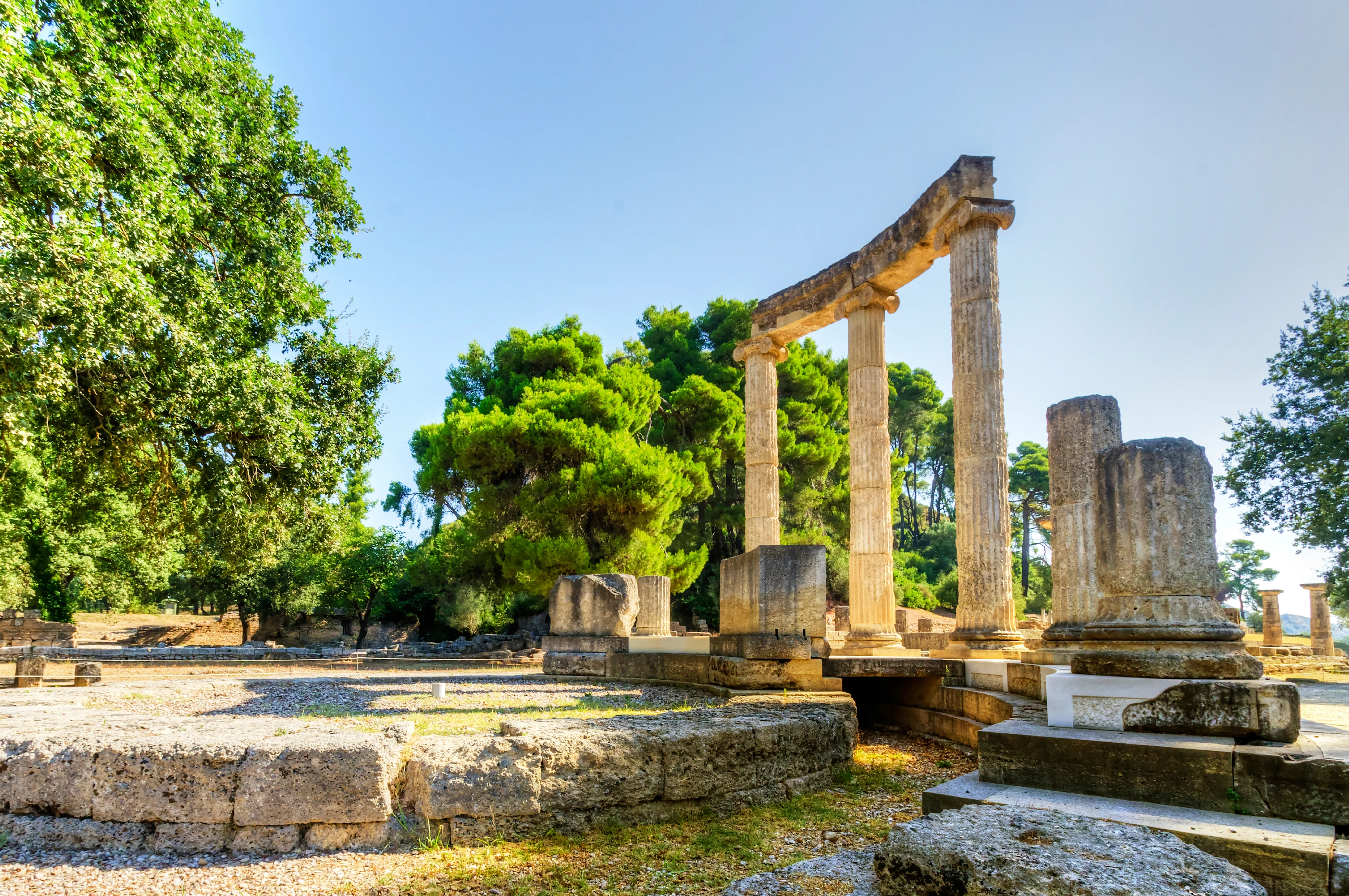 ruïnes van een oude tempel op zakynthos in griekenland