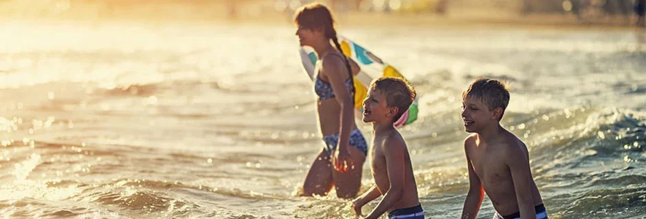 dubai beach children