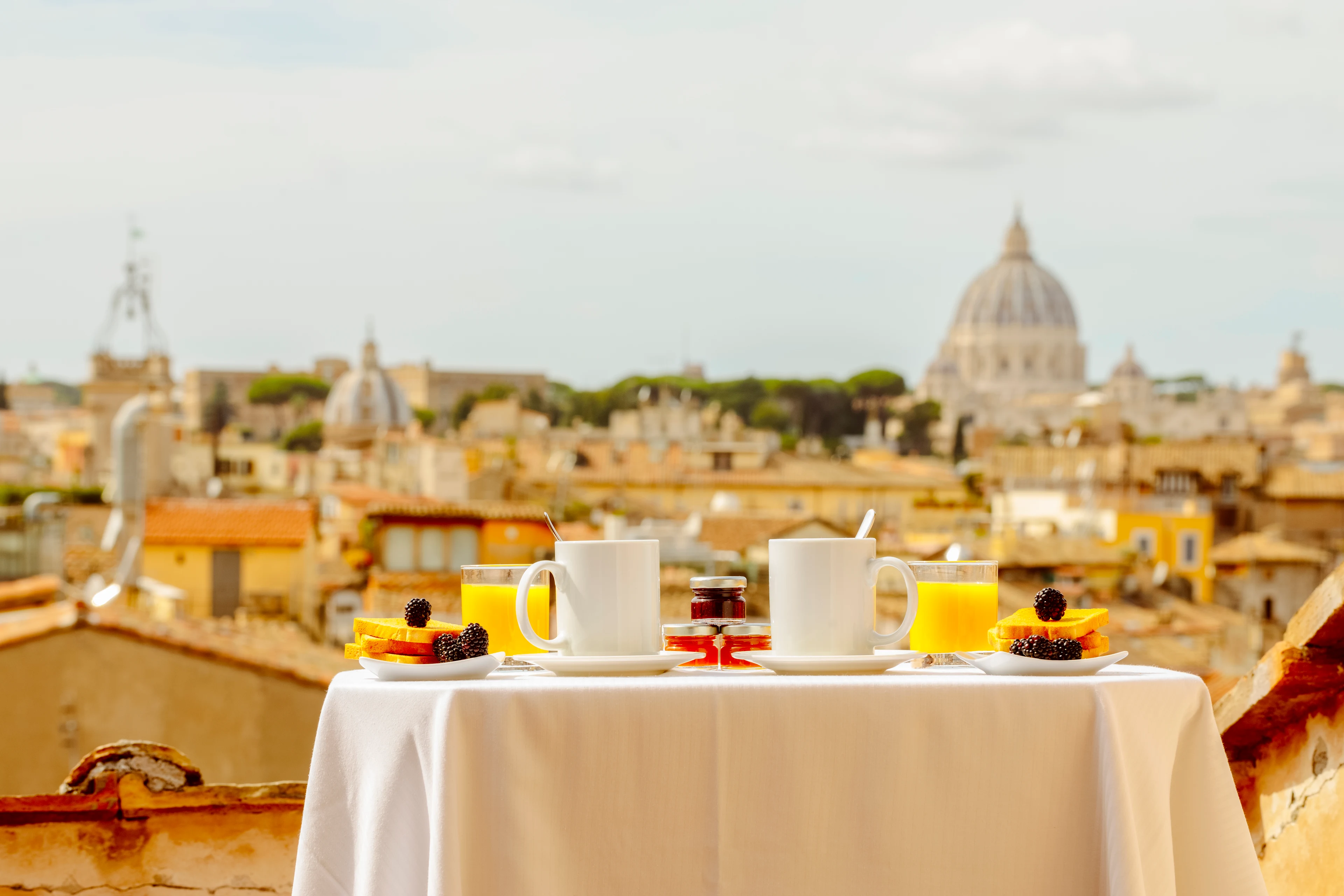 Morgenmadsbuffet med udsigt over Rom