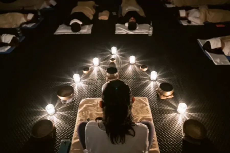 klangmeditaionsklass på Varana the wellcation, Krabi
