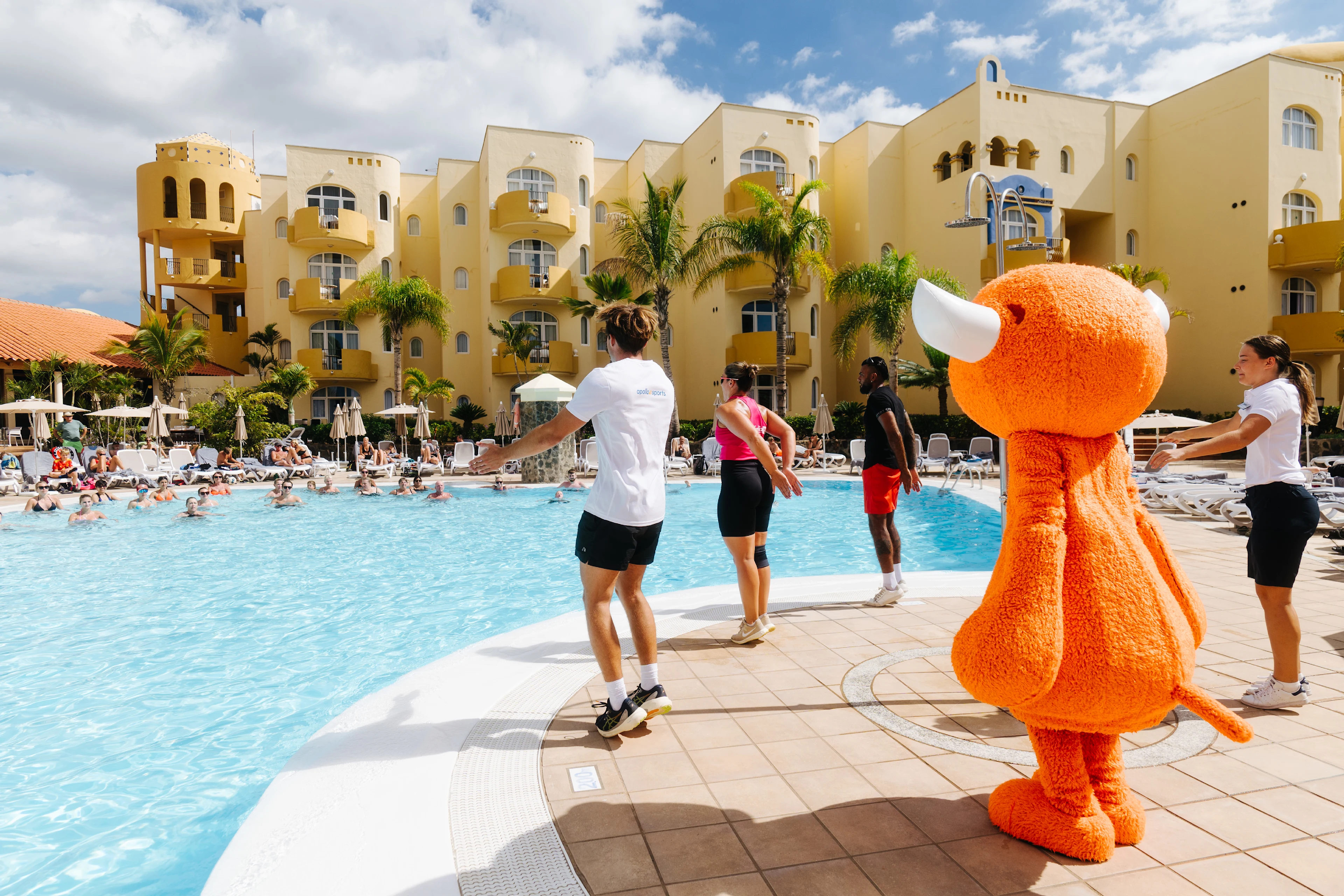 Vanngymnastikk med instruktører og Mino på Apollo Sports hotellet Monte Feliz,
