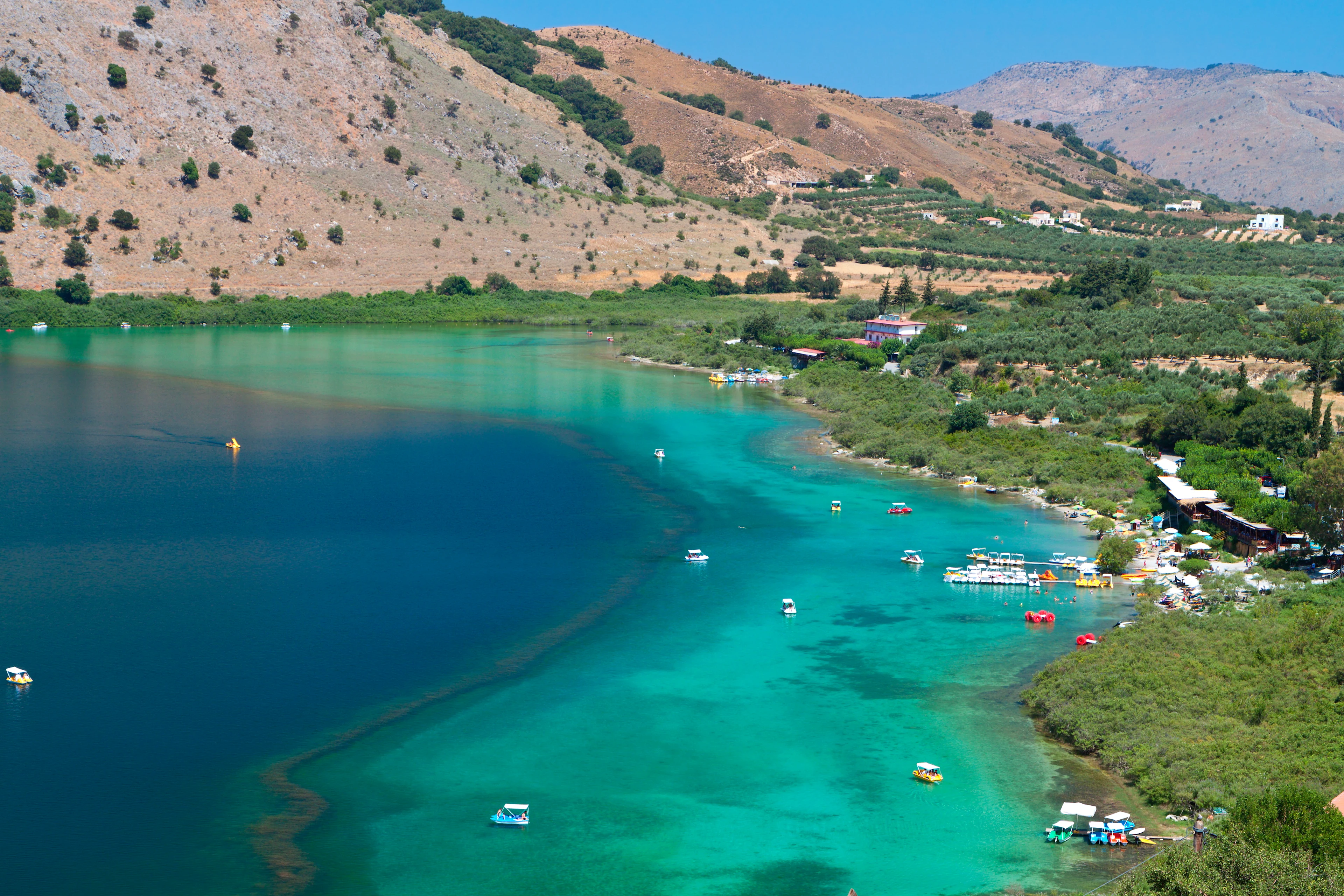 Utsikt over Kournassjøen på Kreta