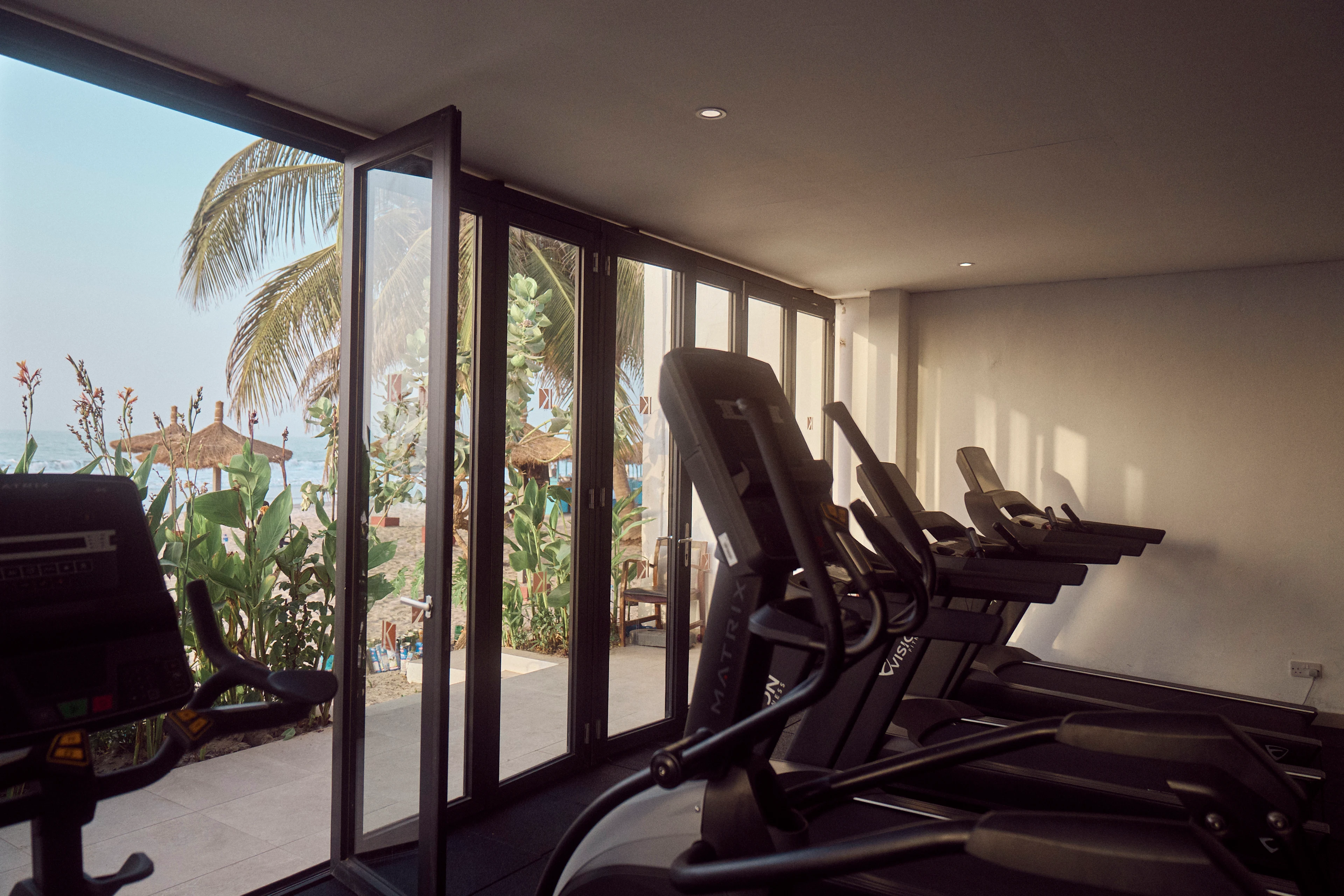 Löpband i gymmet på Kombo Beach Resort
