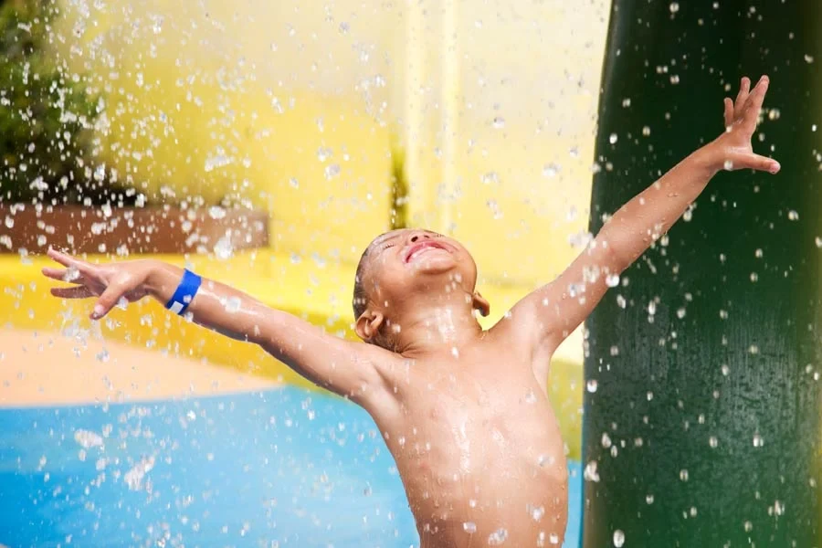kinderen in waterpark