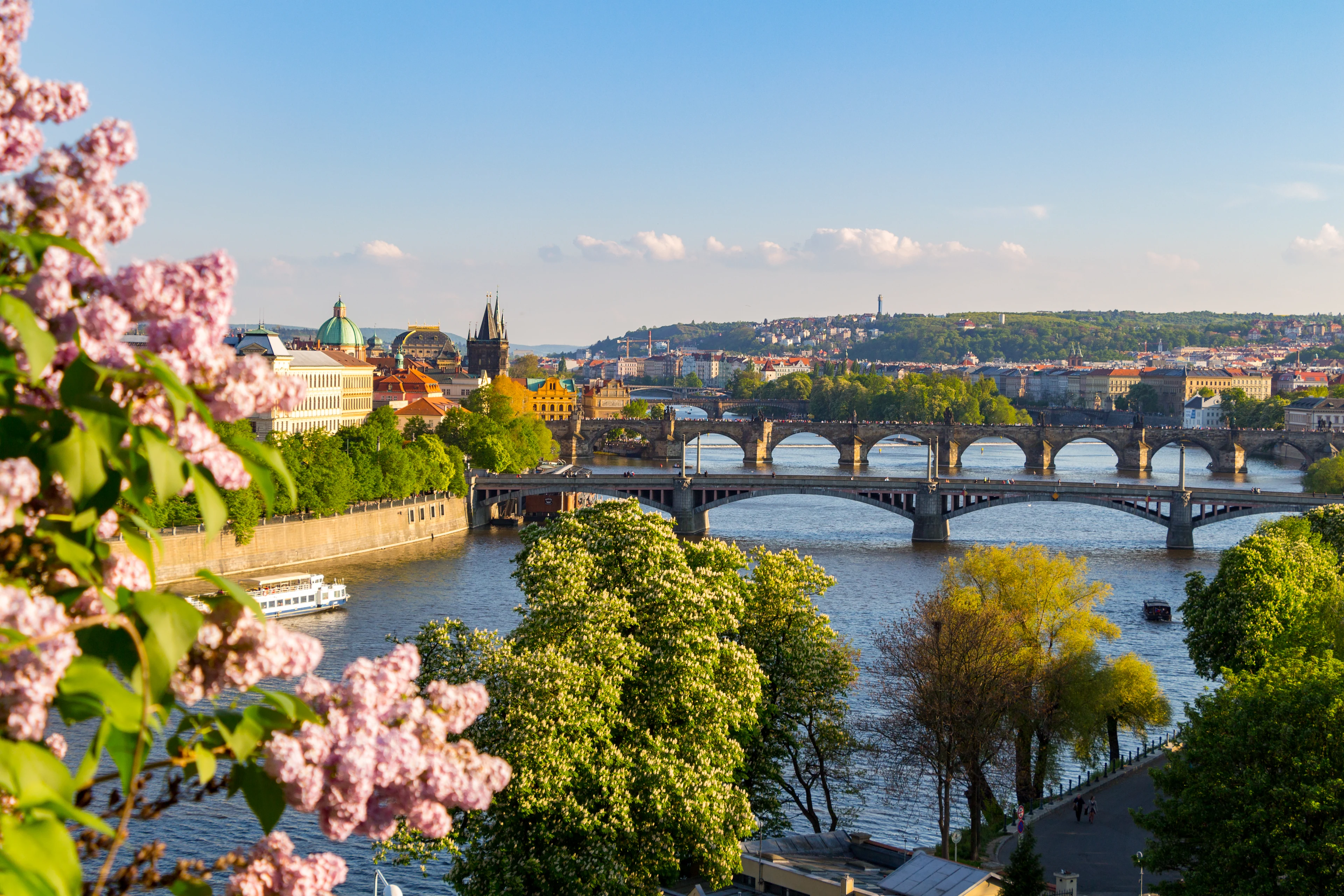 Utsikt över Prag och floden Vltava