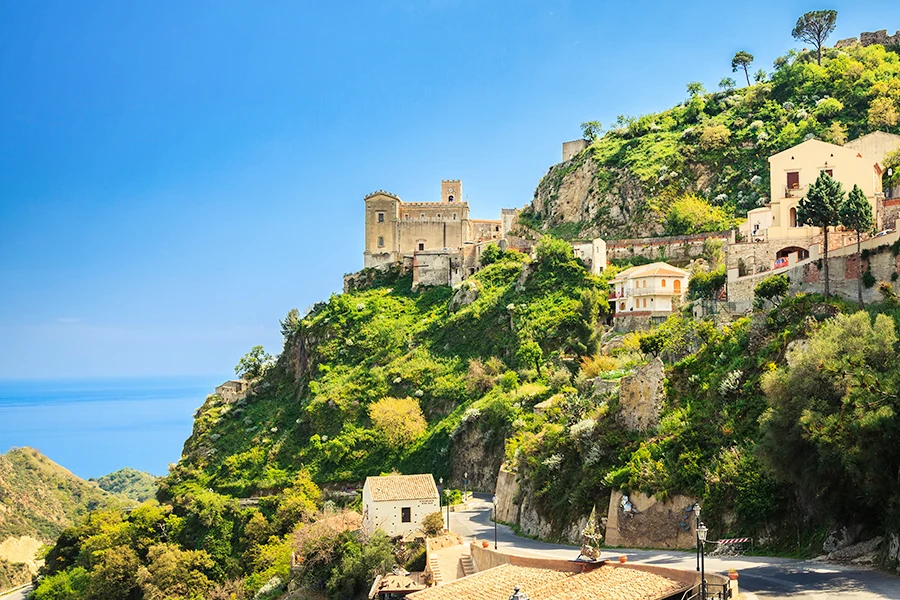 Bergsbyn Savoca på Sicilien