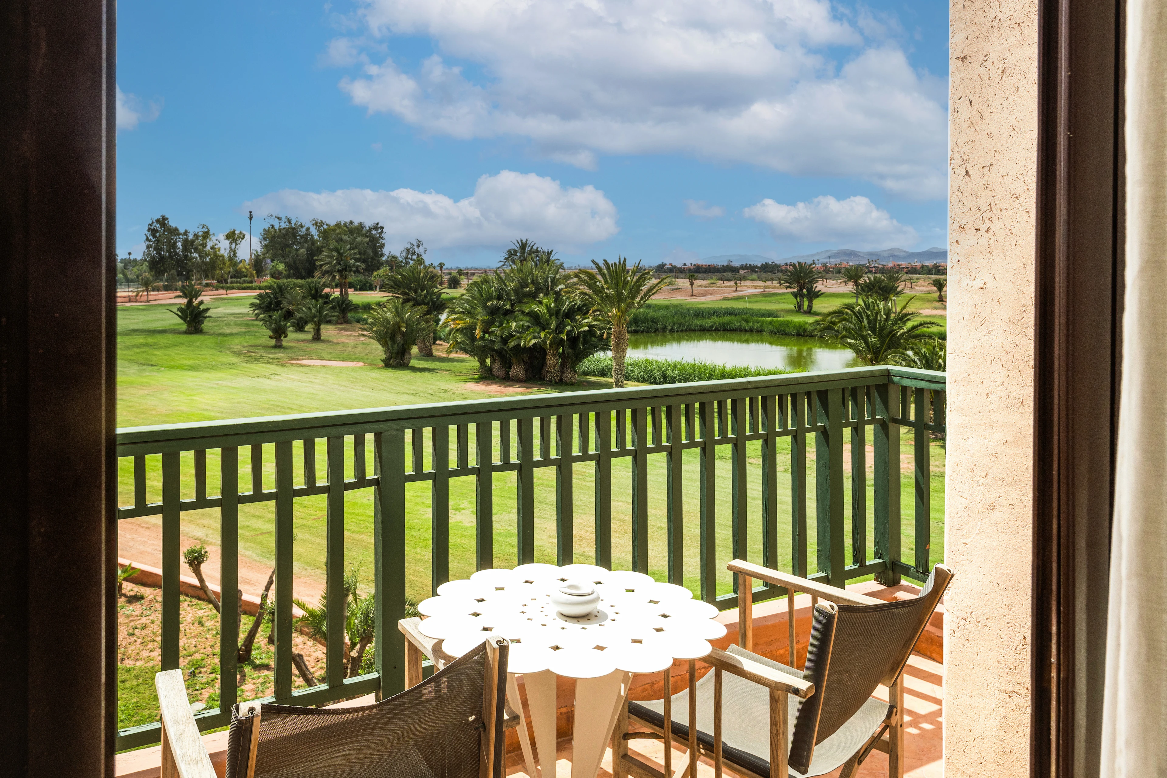 Balkon med udsigt over en golfbane i Marokko