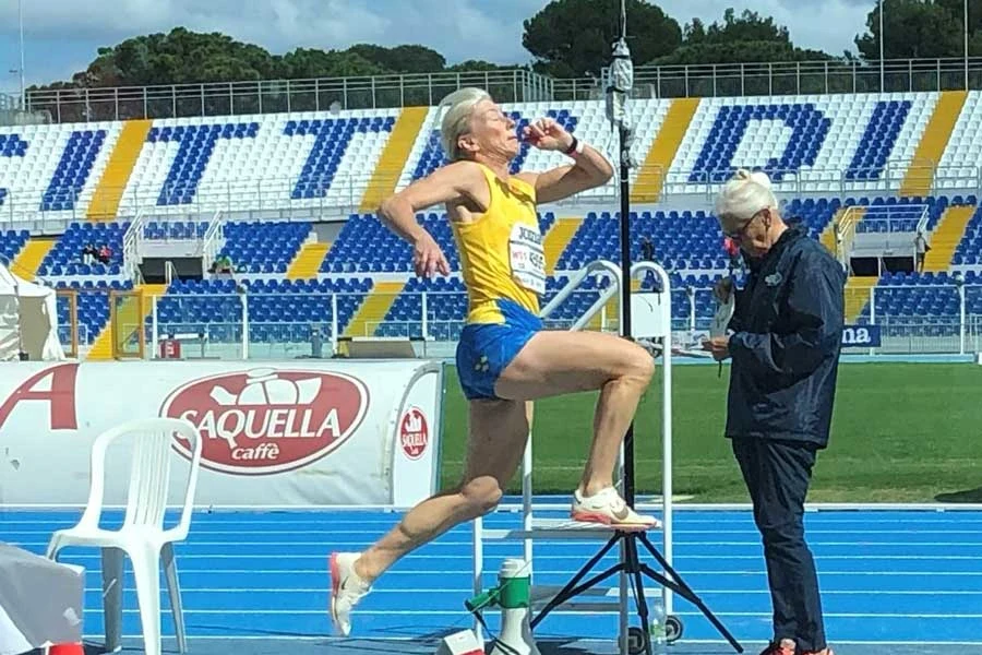 Annica Sandström hoppar
