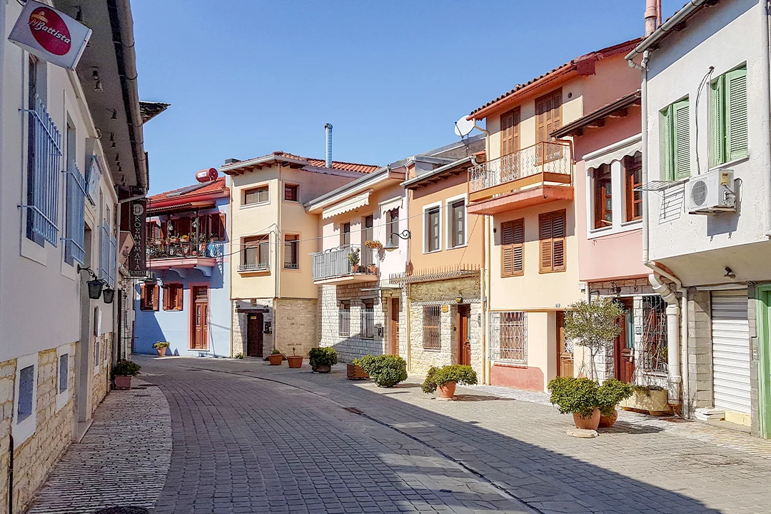 Farverige huse i Ioannina