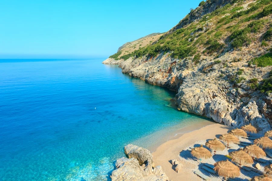 albanien strand parasoll