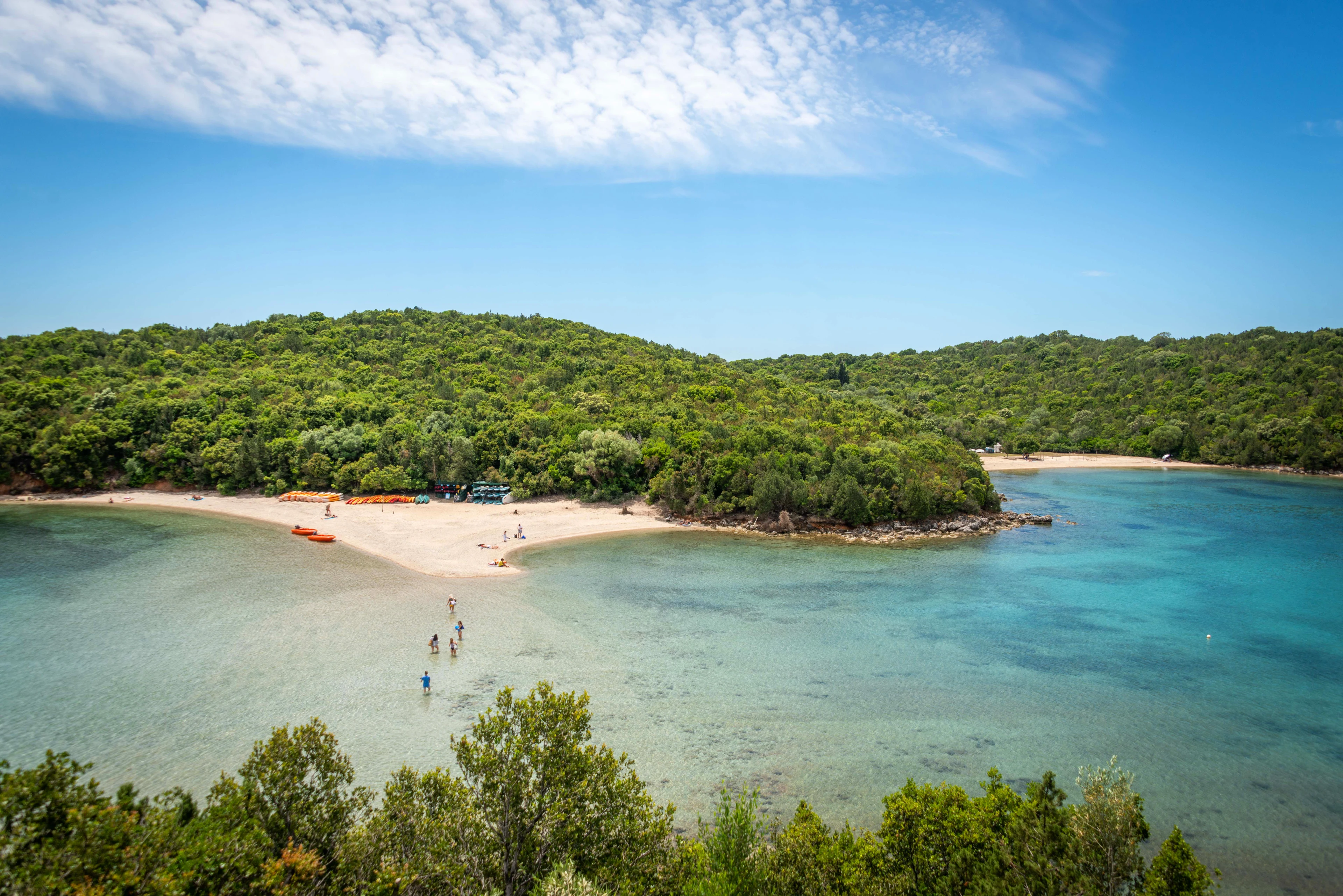 Getön utanför Sivota och Bella Vraka-stranden som man kan vada till