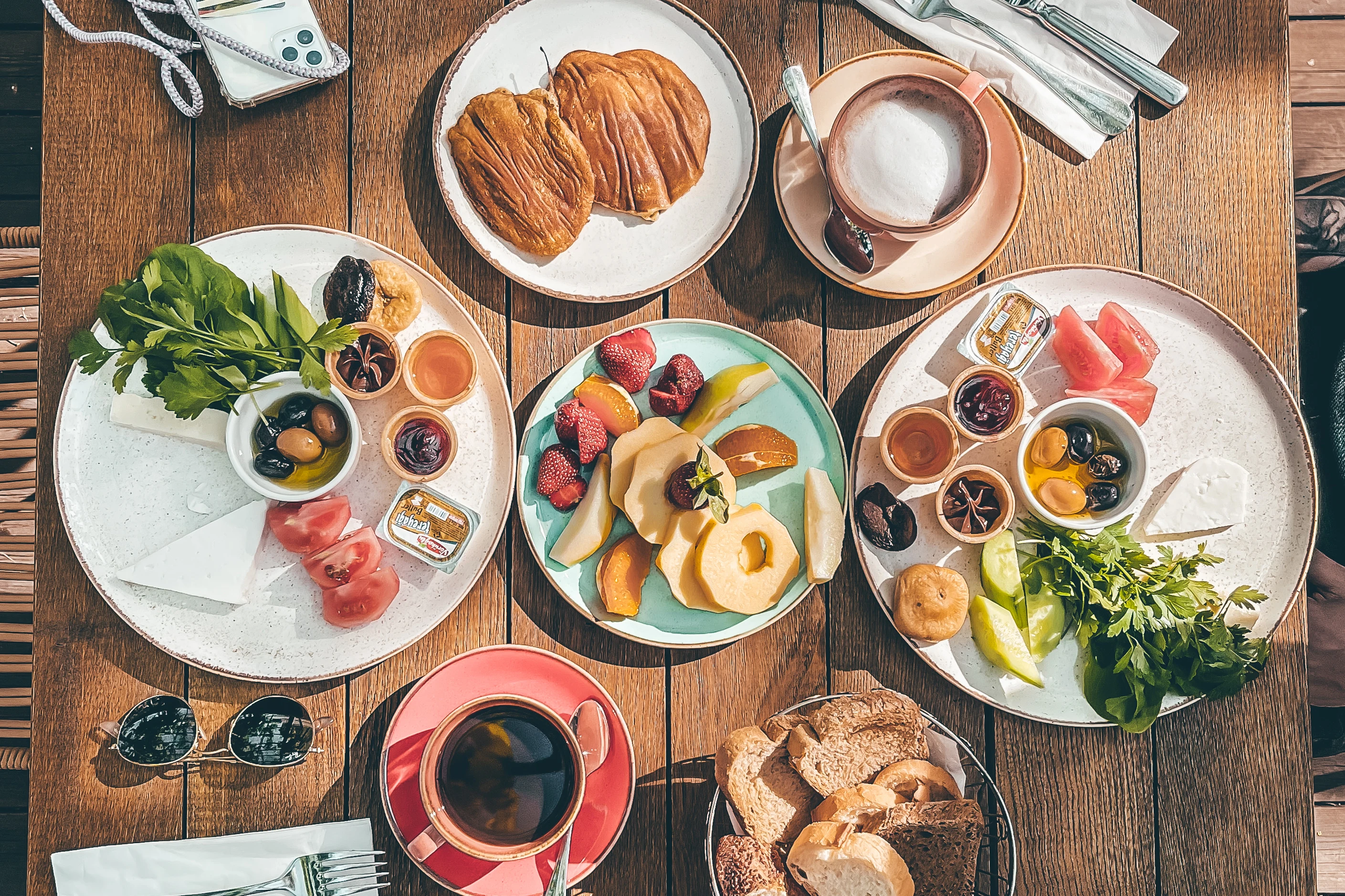 Uppdukad frukost på Cook's Club i Alanya
