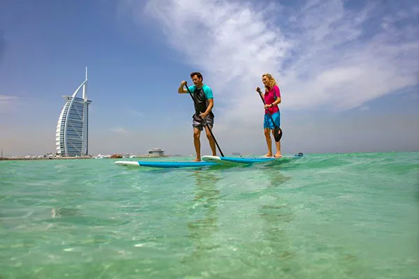 stå opp padling i Dubai