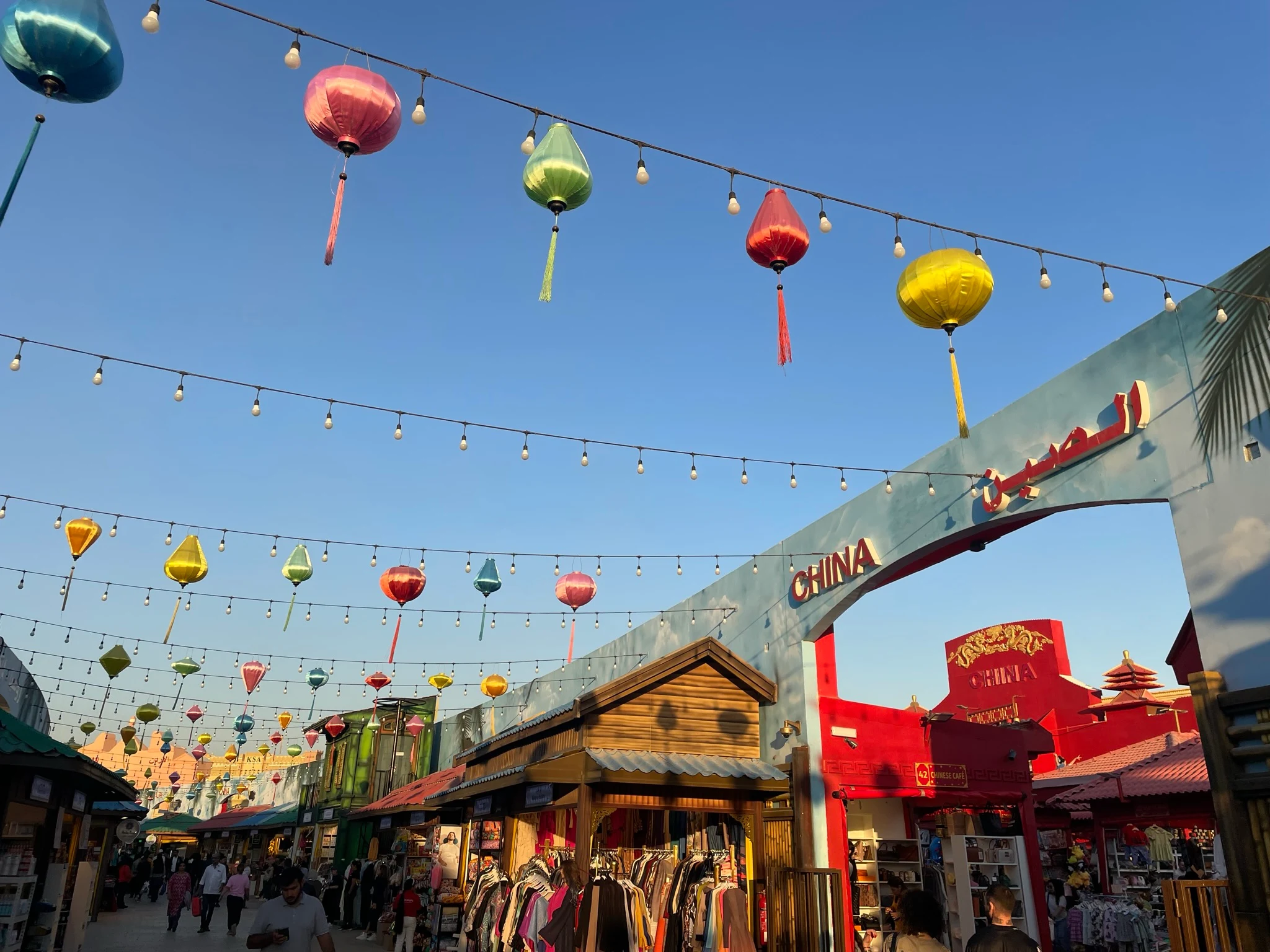 Aziatische lampen in Global Village, Dubai