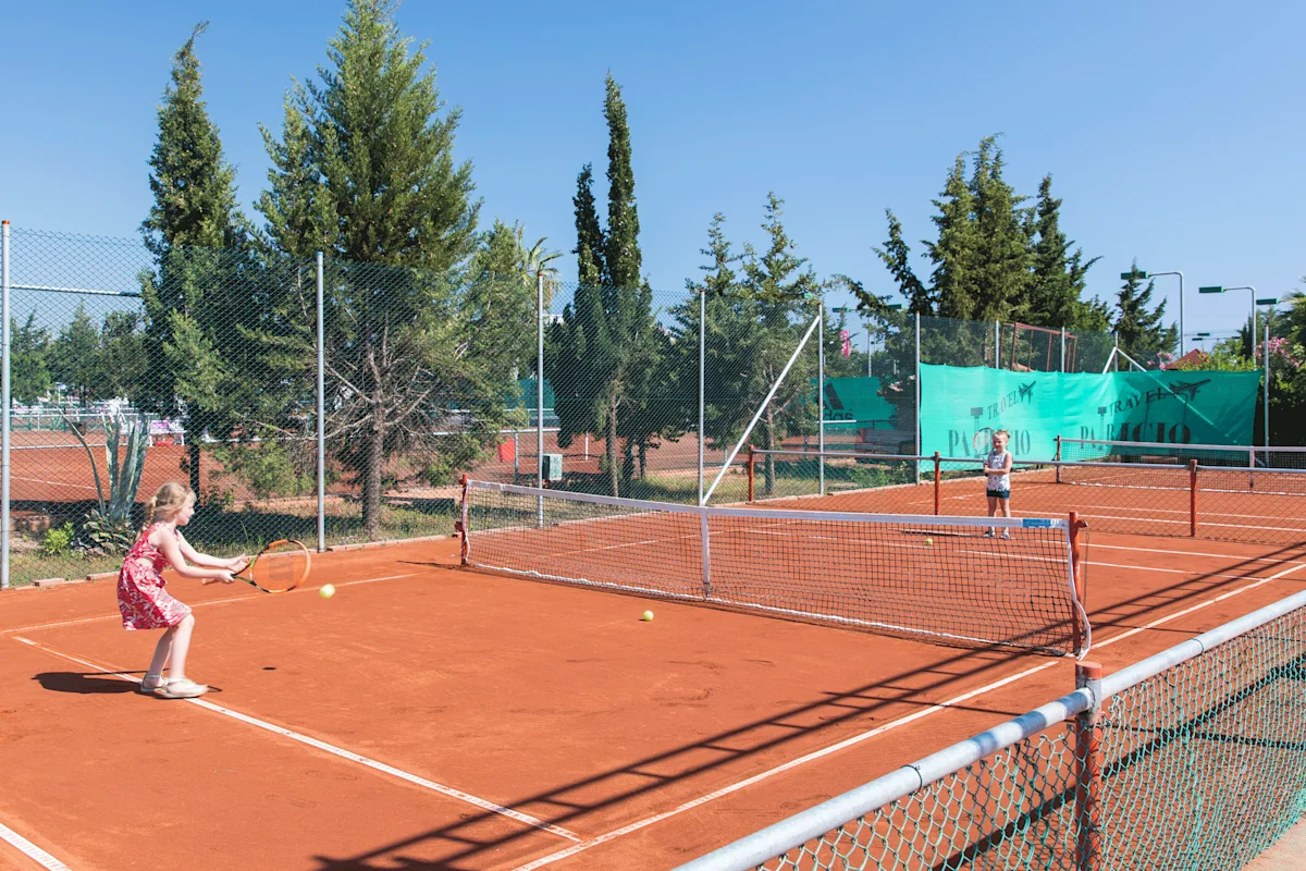 Tennis for barn på Ali Bey