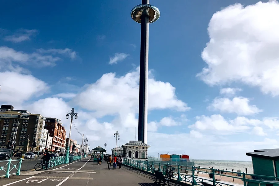 Kystbyen Brighton og British Airways i360