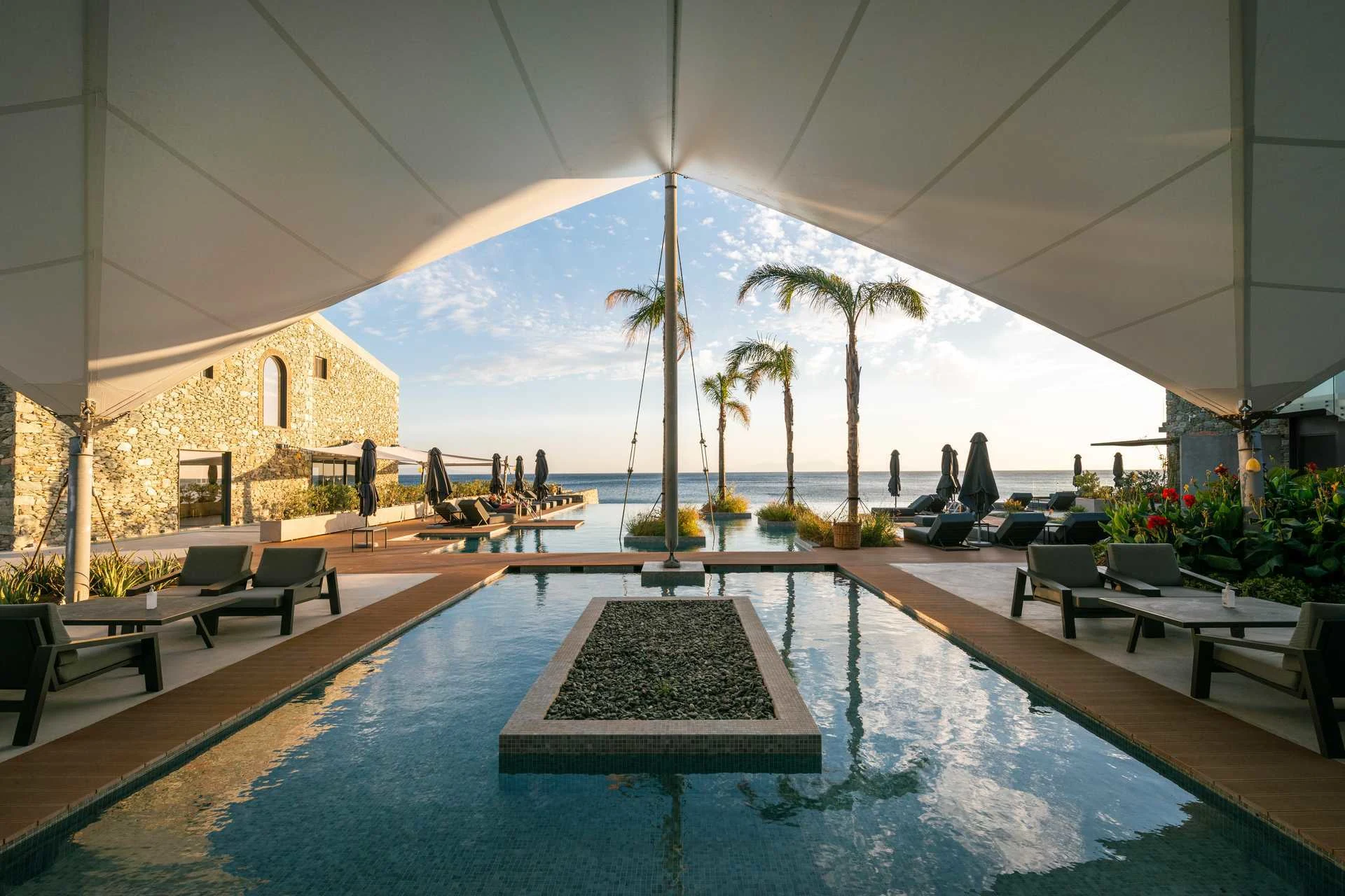 Porto Plomari Pool bar