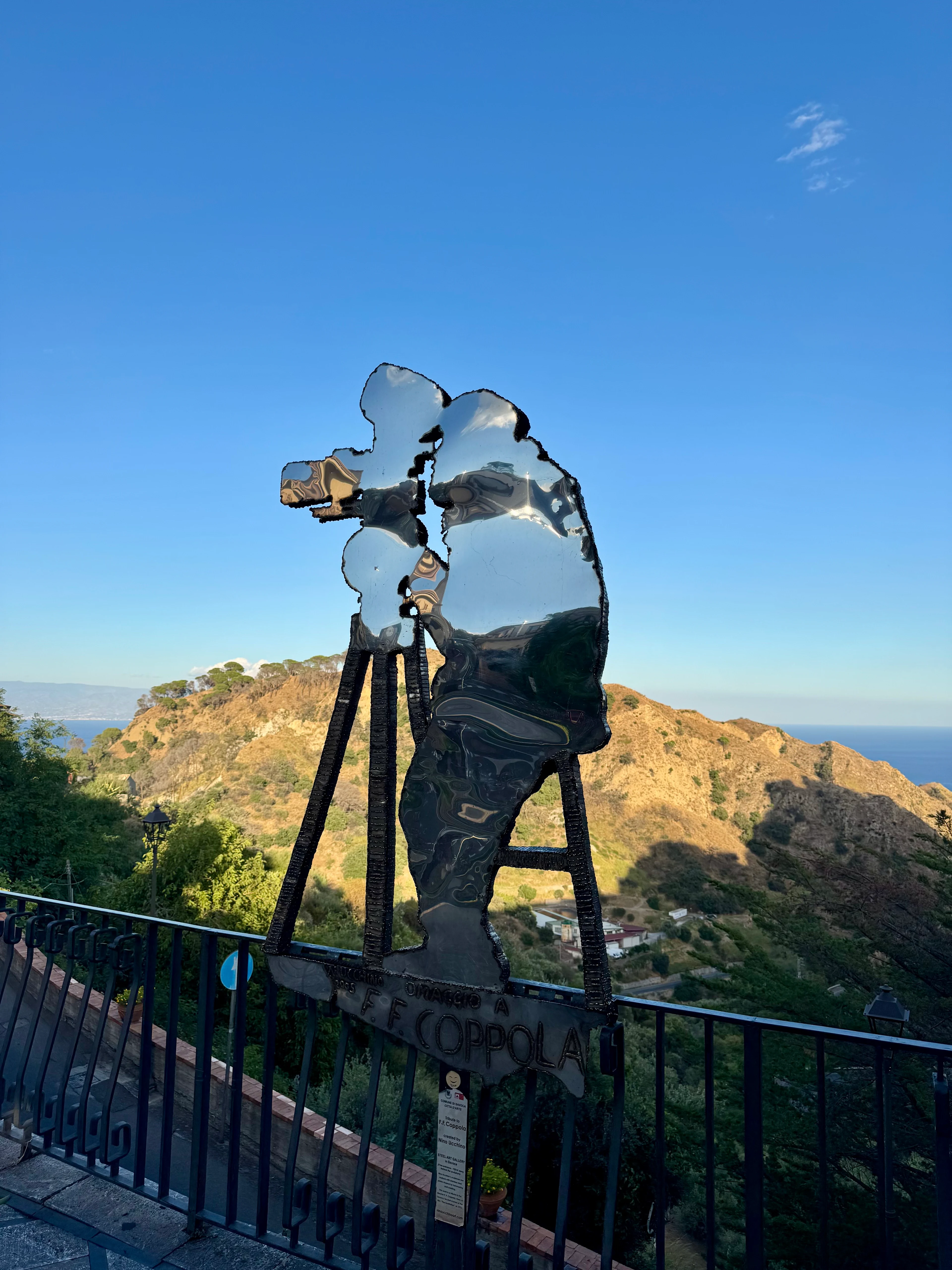 Minnesmärke i Savoca på Sicilien tillägnat Gudfadern-regissören Francis Ford Coppola