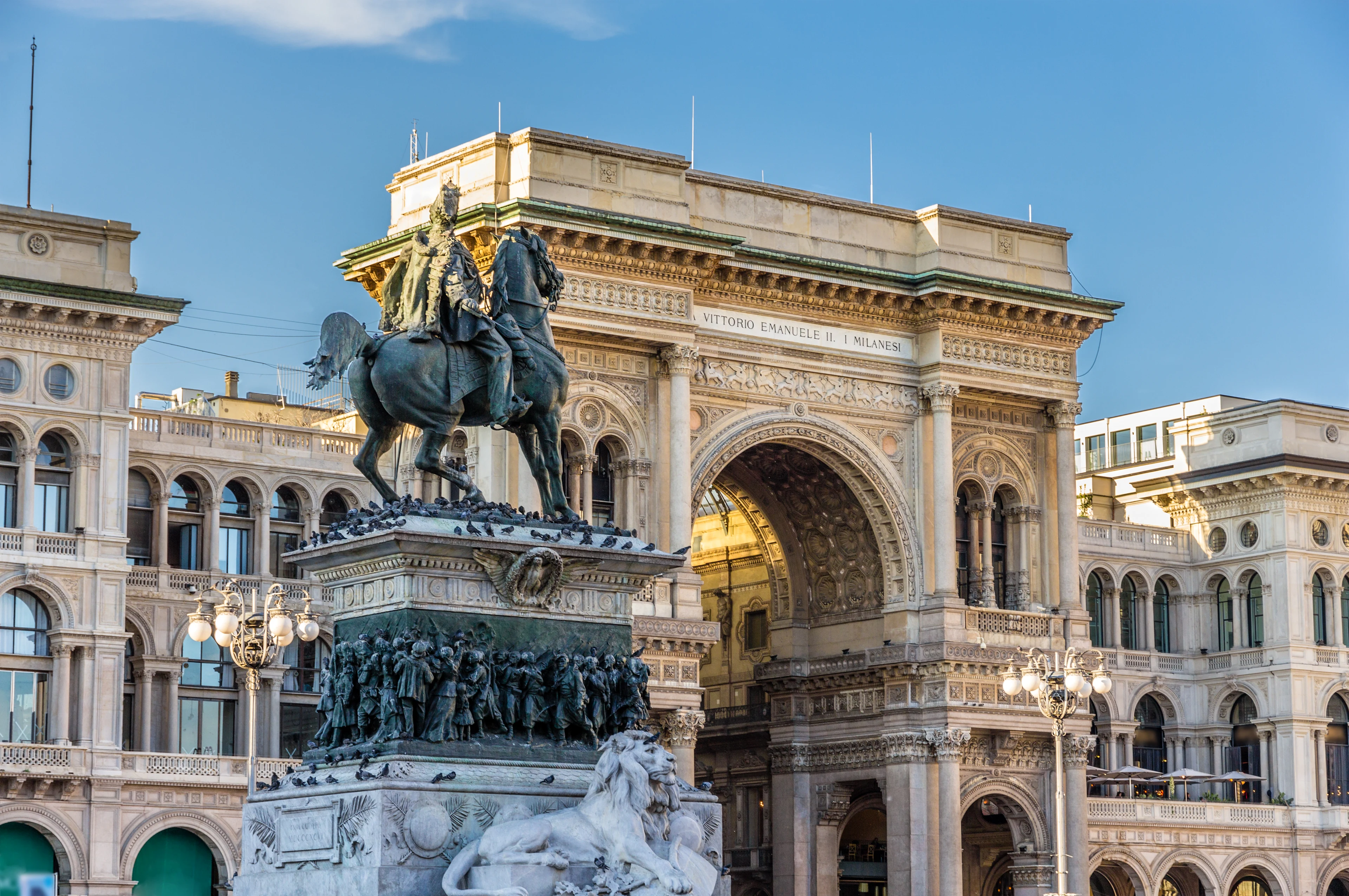 Vittorio Emanuele-statuen på Piazza del Duomo