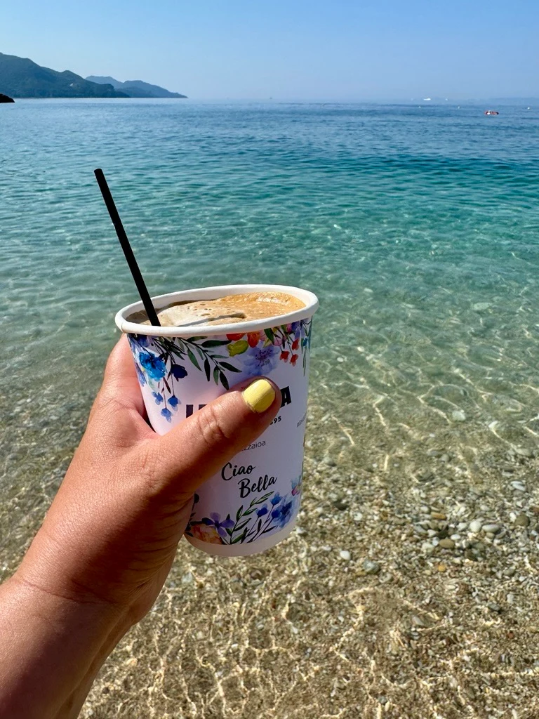 Frappe med Mega Ammos i bakgrunden