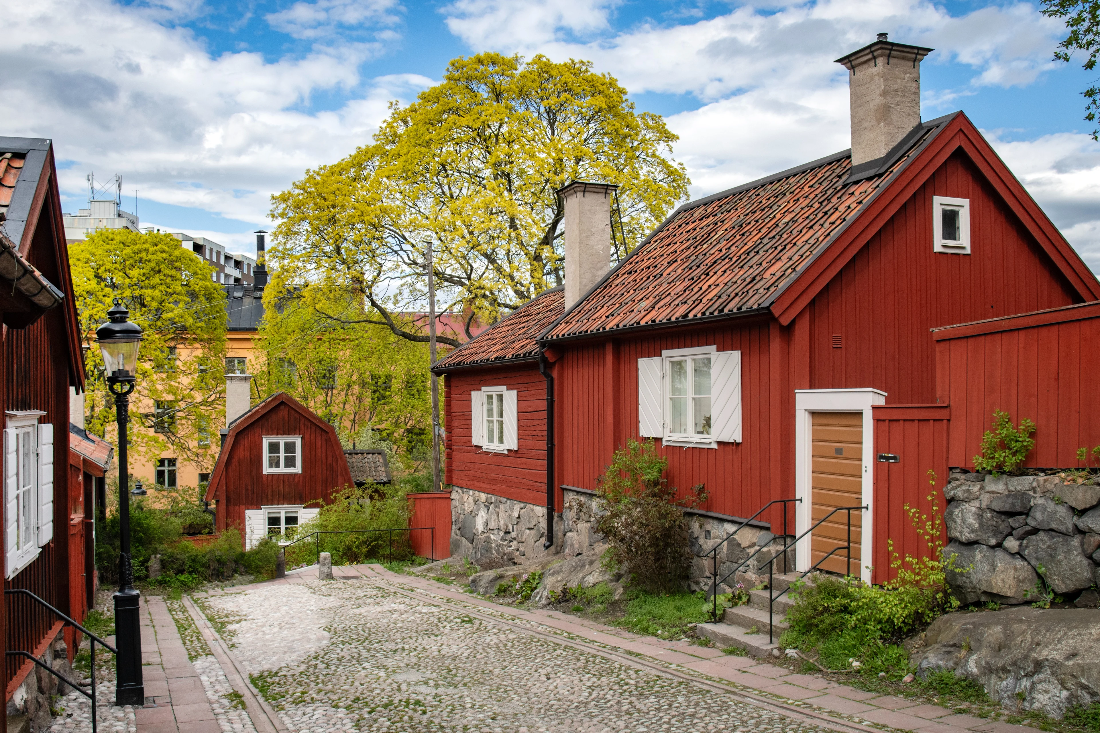Traditionella röda hus på Södermalm