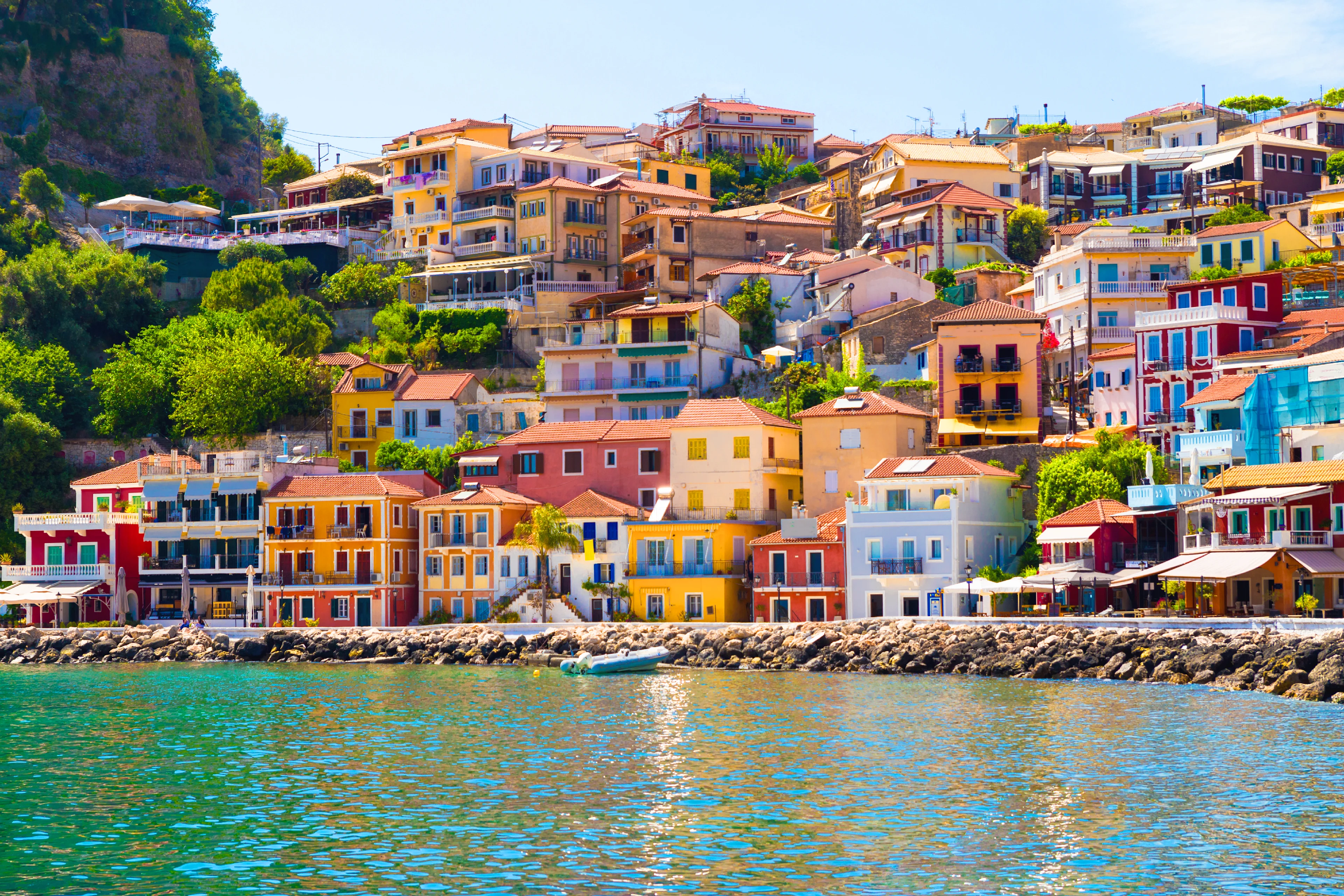 Färgglada hus i Parga