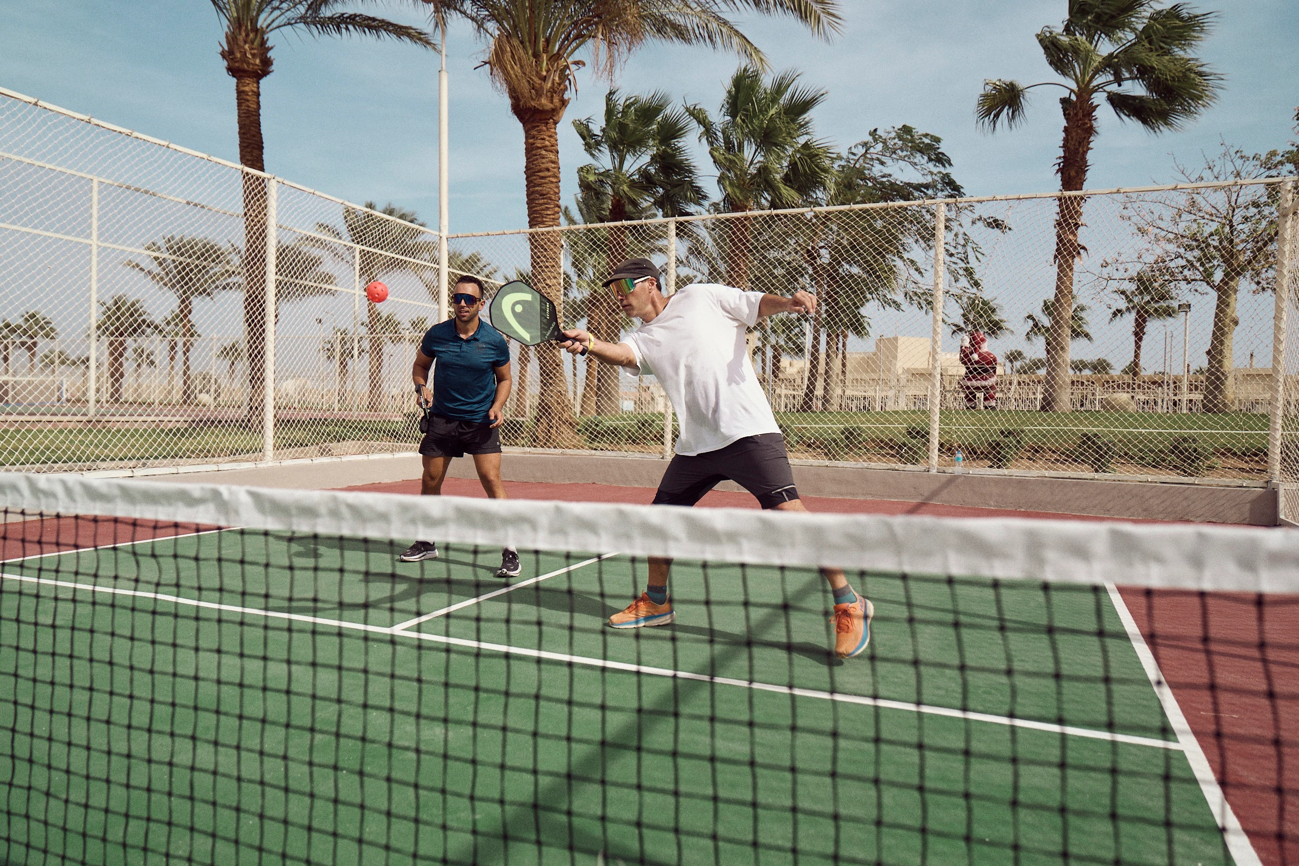 Pickleballspelare in action