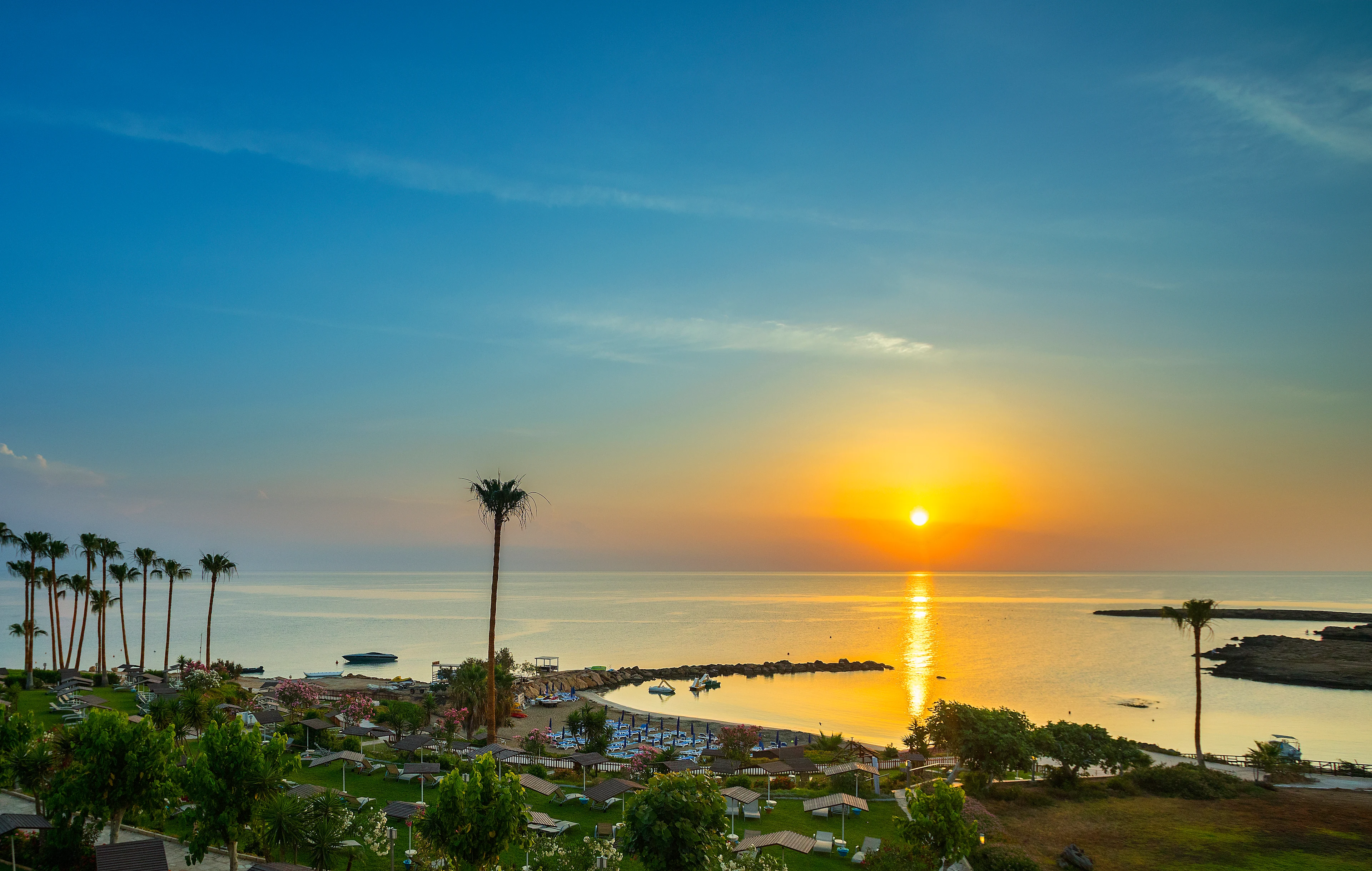 Solnedgång i Fig Tree Bay på Cypern. 
