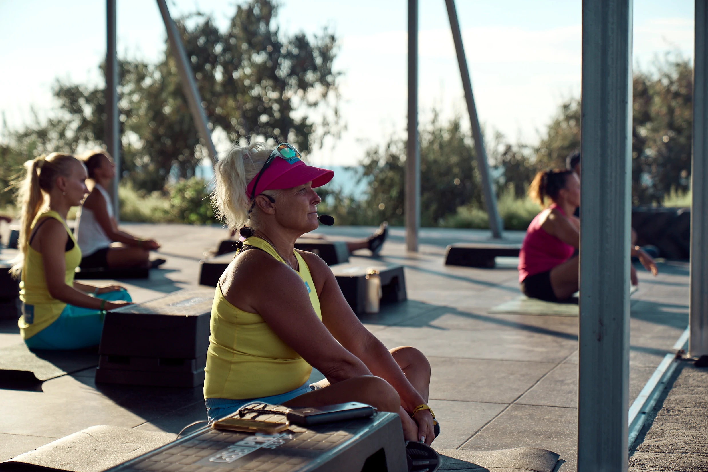 Petra Johansson från Swedish Training Camp leder Yoga
