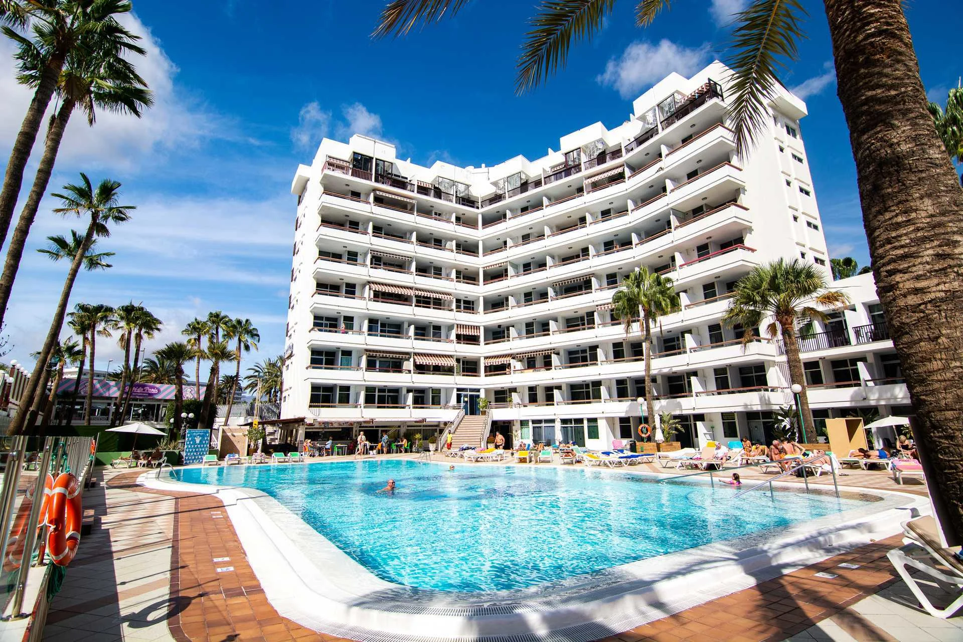 Bassengområdet på leilighetshotellet Corona Blanca i Playa del Inglés