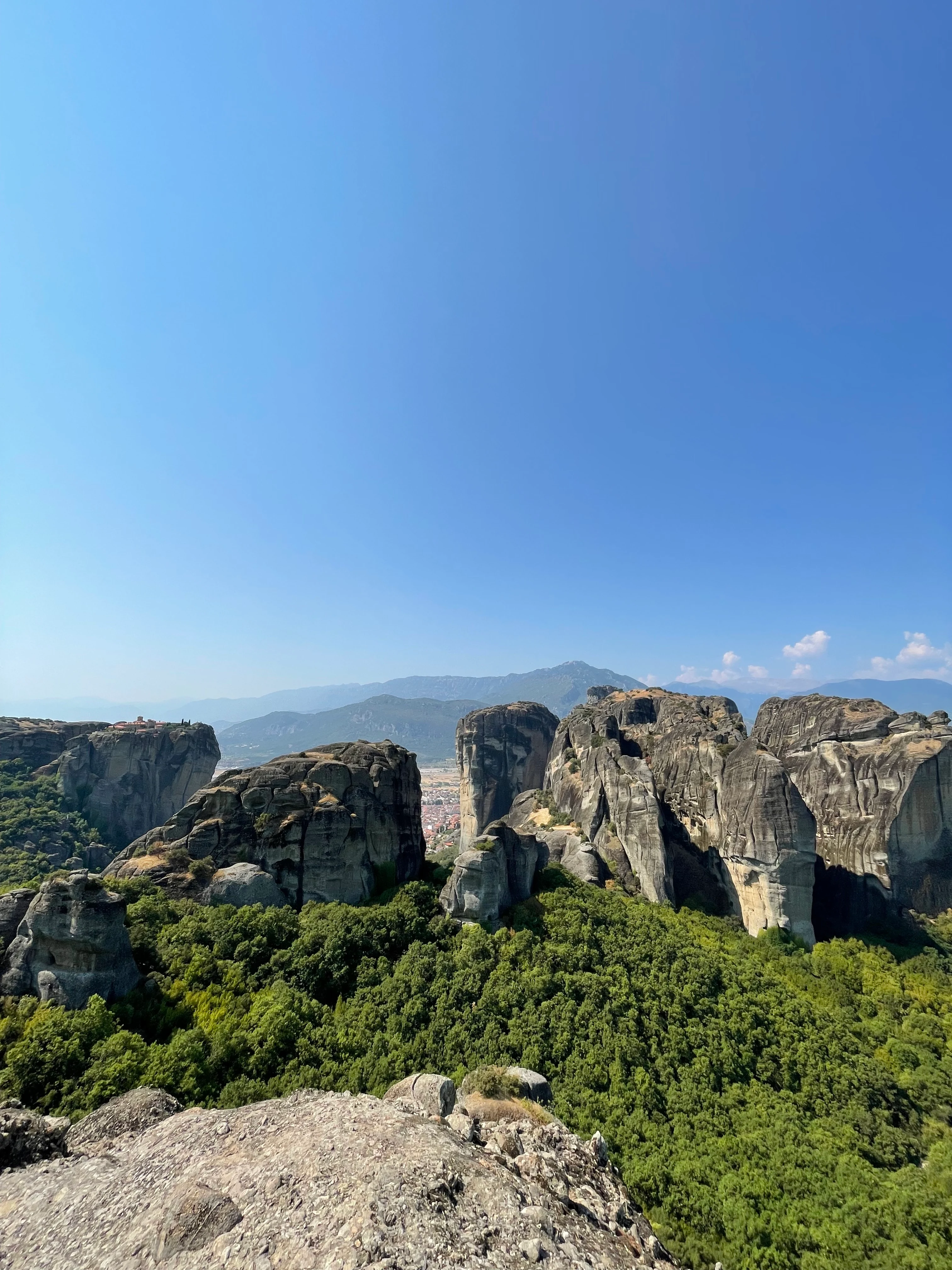Utsikt över klipprona i magiska Meteora