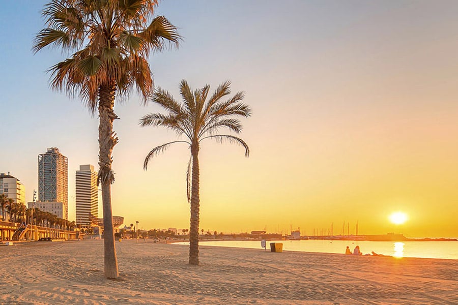 Stranden og horisonten i Barcelona, Spania