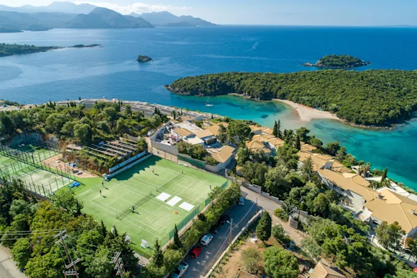 Swedish Padel Camp padelresa till Sivota Retreat - powered by Playitas. Boka på apollo.se