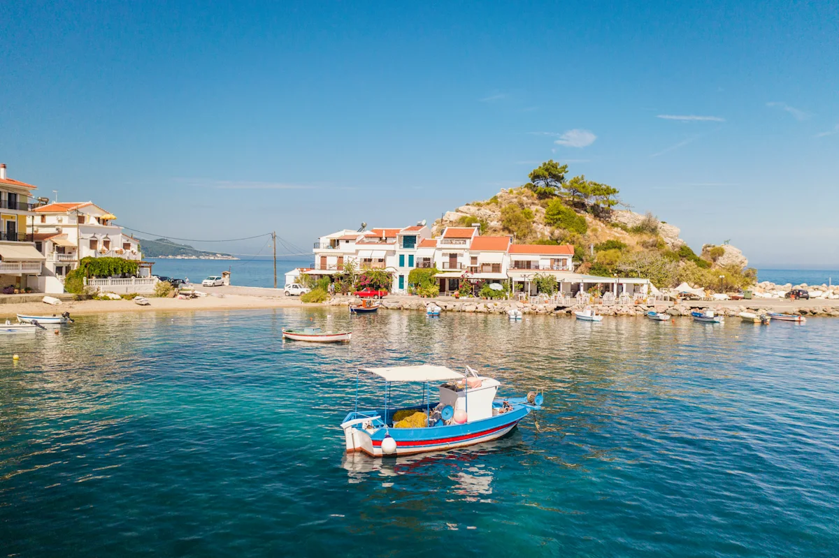 En fiskerbåd i Kokkari på Samos