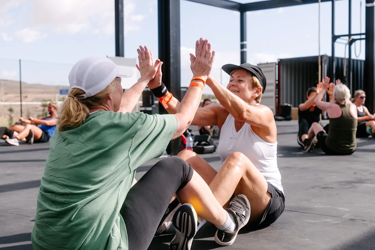 Partner situps med klap på toppen